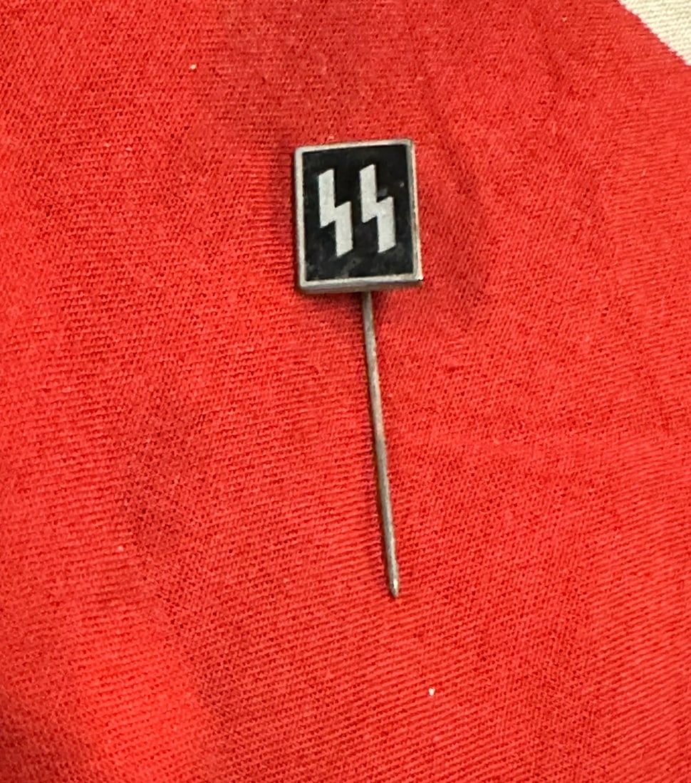 WW2 GERMAN WAFFEN SS TOTENKOPF OFFICER STICKPIN BY RZM: WW2 GERMAN WAFFEN SS TOTENKOPF OFFICER STICKPIN BY RZM. A RARE FIND. IT IS IN MINT OVERALL SHAPE AND CONDITION WITH A BEAUTIFUL OVERALL PATINA. PLEASE VIEW ALL DETAILED PICTURES. A SCARCE EXAMPLE.