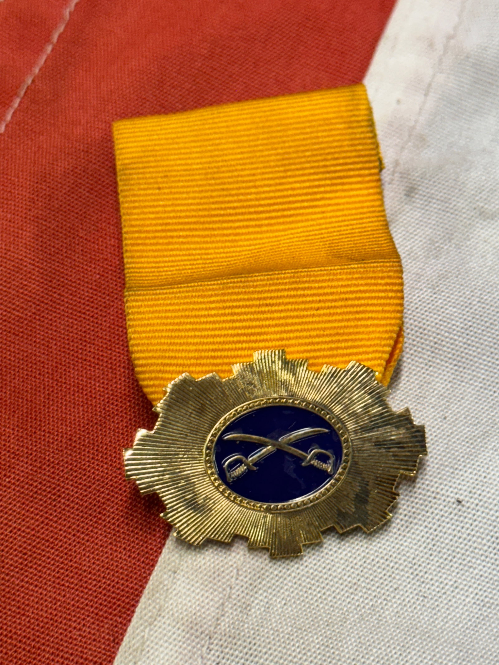RARE CIVIL WAR SHERIDAN'S CAVALRY CORPS ARMY OF THE POTOMAC MEDAL: RARE CIVIL WAR SHERIDAN'S CAVALRY CORPS ARMY OF THE POTOMAC MEDAL. A RARE FIND. IT IS IN MINT OVERALL SHAPE AND CONDITION WITH A BEAUTIFUL OVERALL PATINA. SHOWS GOOD WEAR AND USE. A SCARCE EXAMPLE.