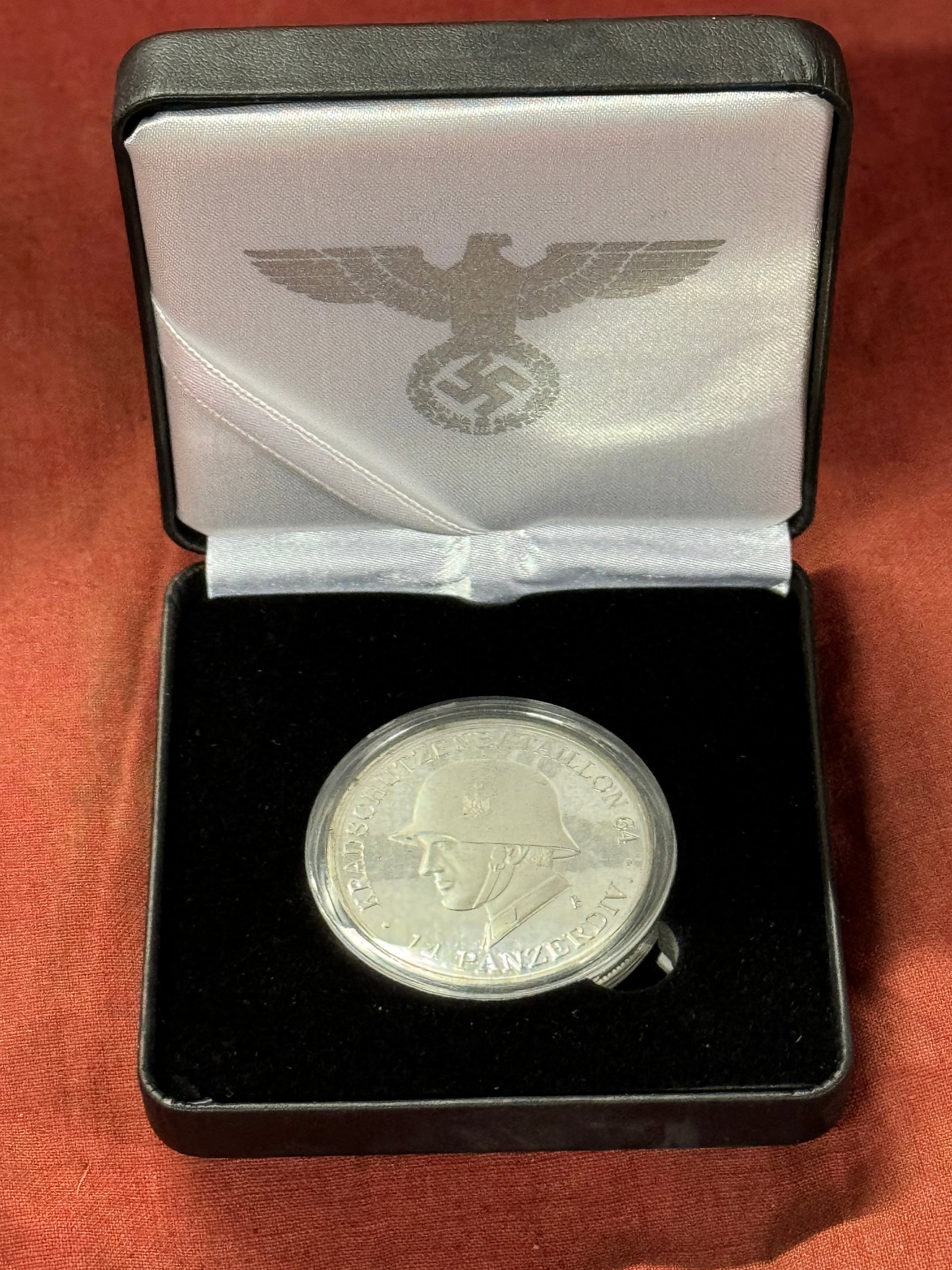RARE WW2 GERMAN PANZER DIVISION SILVER COIN IN ORIGINAL BOX: RARE WW2 GERMAN PANZER DIVISION SILVER COIN IN ORIGINAL BOX. A RARE FIND. WELL PRESERVED. IT IS IN MINT CONDITION. PLEASE VIEW ALL DETAILED PICTURES.