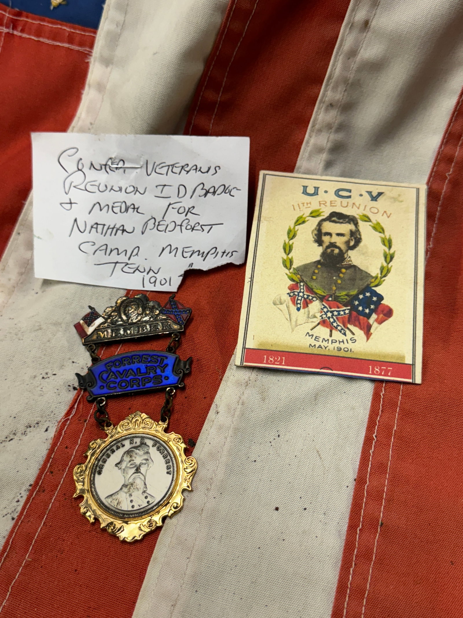 CIVIL WR NATHAN BEDFORST CAMP MEMPHIS TENNESSEE 1901 MEDAL WITH POSTCARD: CIVIL WR NATHAN BEDFORST CAMP MEMPHIS TENNESSEE 1901 MEDAL WITH POSTCARD. A VERY RARE FIND. IT IS IN MINT OVERALL SHAPE AND CONDITION WITH A BEAUTIFUL OVERALL PATINA. HAS A GREAT LOOK TO IT WITH AN EX