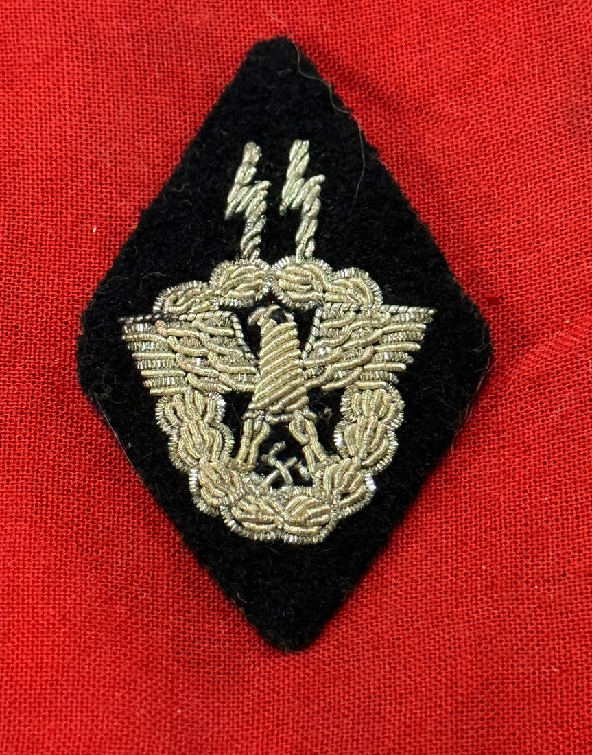 GERMAN WWII REICH CENTRAL SECURITY OFFICE ARM PATCH: GERMAN WWII REICH CENTRAL SECURITY OFFICE ARM PATCH. A rare piece of SS insignia being a lozenge shaped SS runes above the police insignia arm shield, introduced in February 1943, it was for assignmen