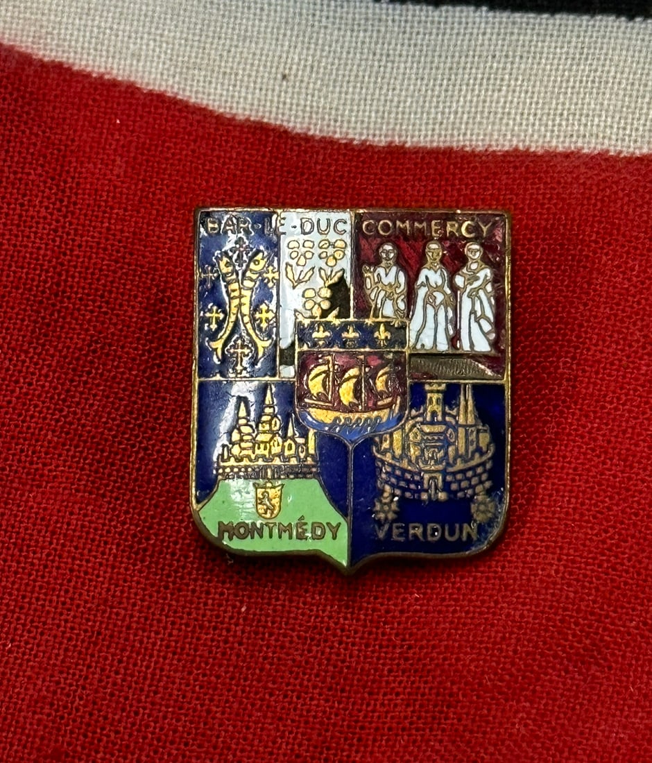 ANTIQUE VINTAGE London ENAMEL PIN rare old bin ha: ANTIQUE VINTAGE London ENAMEL PIN rare old bin ha
