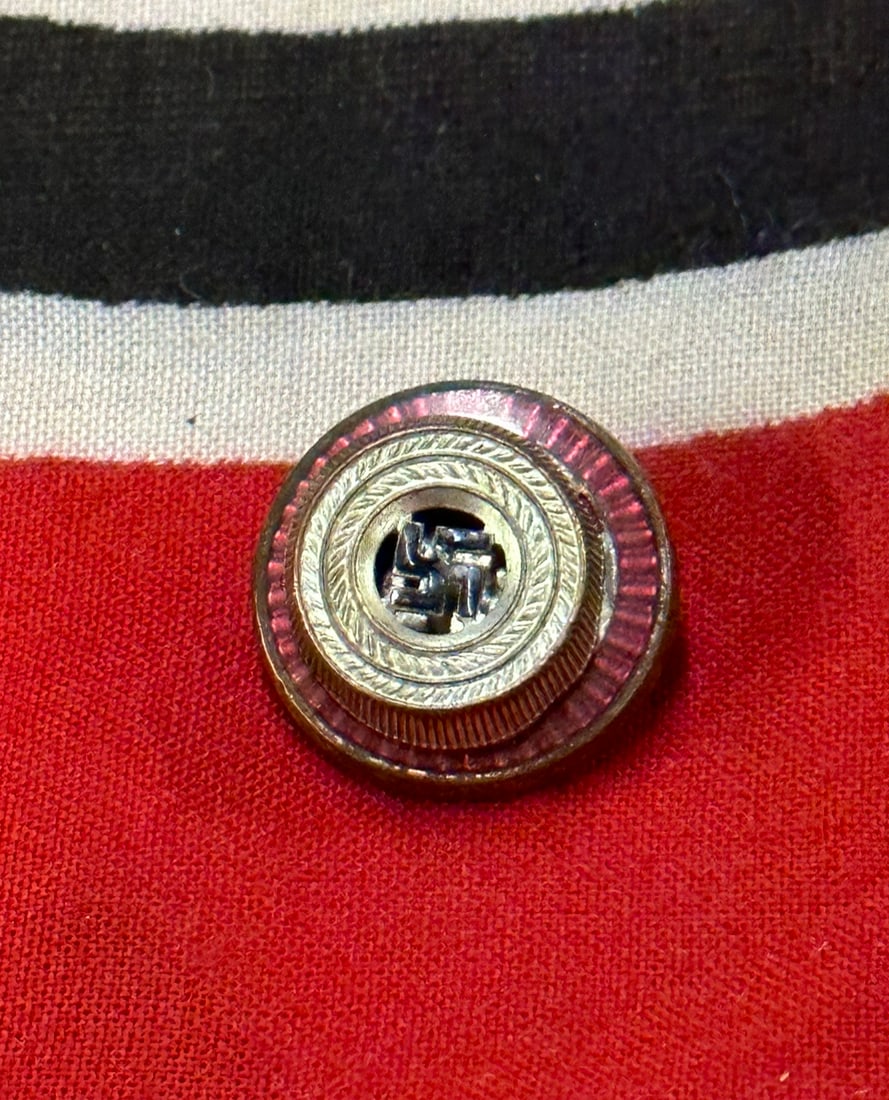 WW2 GERMAN NSDAP VISOR CAP COCKADE: WW2 GERMAN NSDAP VISOR CAP COCKADE. TAKEN OFF A CAP. SHOWS GOOD WEAR AND USE WITH A BEAUTIFUL OVERALL PATINA. PLEASE VIEW ALL DETAILED PICTURES. A SCARCE EXAMPLE.