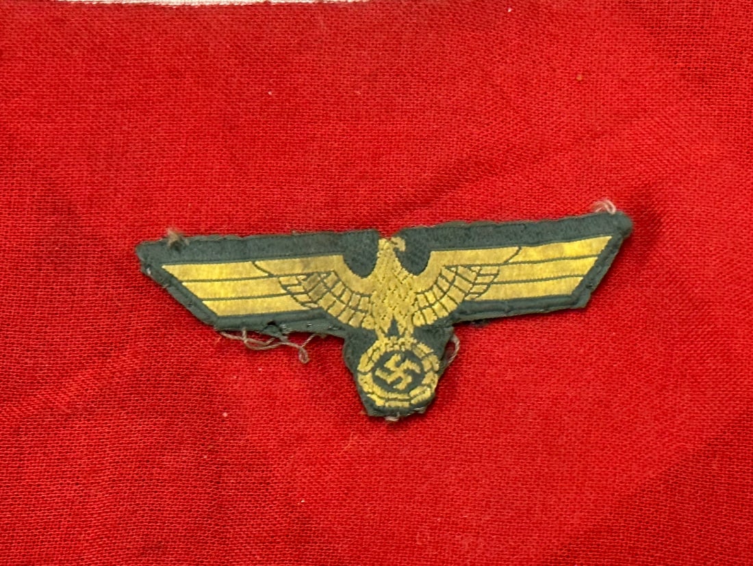 WW2 German Uniform removed Küstenartillerie EM/NCO BeVo Breast Eagle: WW2 German Uniform removed Küstenartillerie EM/NCO BeVo Breast Eagle. A rare find. Shows good wear and use with a beautiful overall patina. Please view all detailed pictures. A scarce example.