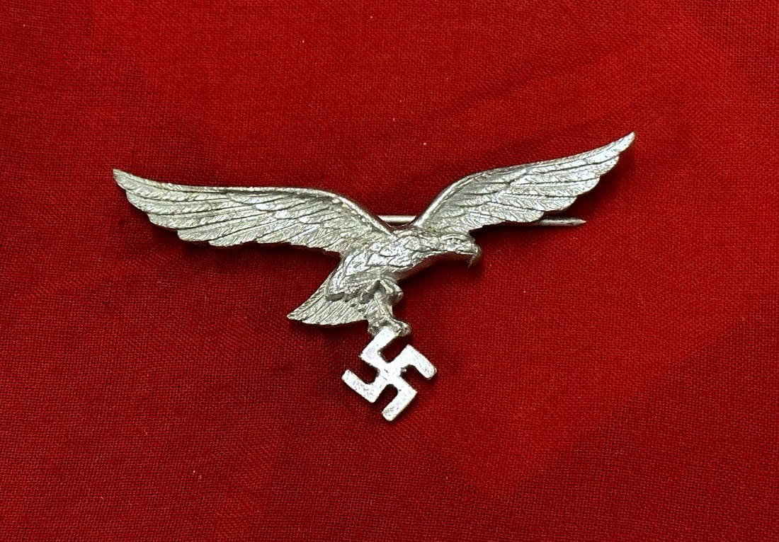 WWII German Luftwaffe Officers Summer Tunic Breast Eagle: WWII German Luftwaffe Officers Summer Tunic Breast Eagle. The Luftwaffe pattern national eagle was originally introduced for wear by Fliegerschaft, (Pilot Base), personnel of the DLV, Deutscher Luftsp