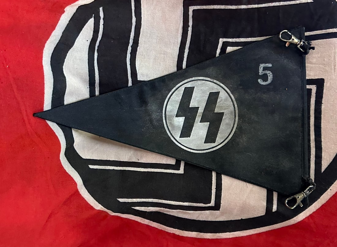 RARE WW2 GERMAN WAFFEN SS DIVISION #5 CAR PENNANT: RARE WW2 GERMAN WAFFEN SS DIVISION #5 CAR PENNANT. A VERY RARE FIND. SHOWS GOOD WEAR AND USE WITH A BEAUTIFUL OVERALL PATINA. PLEASE VIEW ALL DETAILED PICTURES. A VERY SCARCE EXAMPLE.