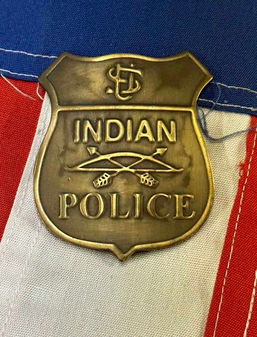 RARE 1800'S NATIVE AMERICAN INDIAN POLICE BADGE: RARE 1800'S NATIVE AMERICAN INDIAN POLICE BADGE. A VERY RARE FIND. IT IS IN MINT OVERALL SHAPE AND CONDITION WITH A BEAUTIFUL OVERALL PATINA. HAS A GREAT LOOK TO IT WITH AN EXCELLENT OVERALL EYE APPEA