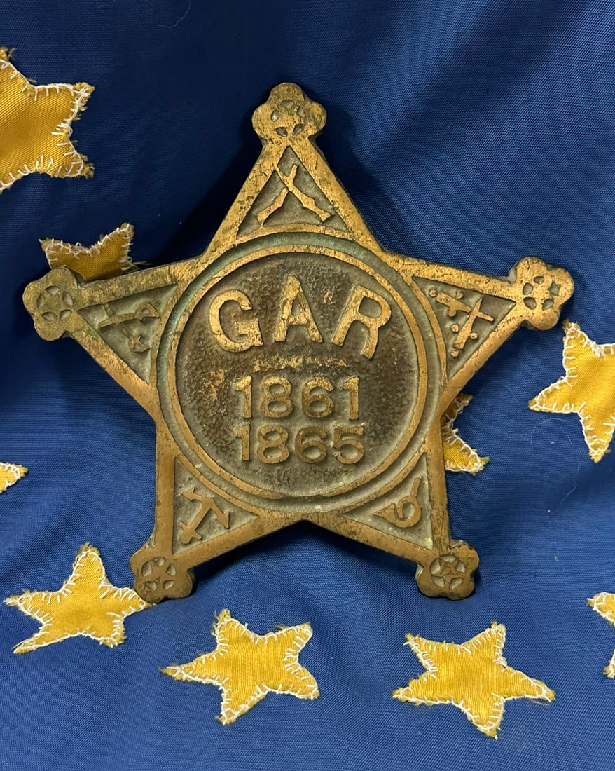 GAR 1861-1865 CIVIL WAR GRAVESIDE FLAG HOLDER: RARE Civil War PA Reserves Corps Medal. A rare find. A VERY RARE FIND. IT IS IN MINT OVERALL SHAPE AND CONDITION WITH A BEAUTIFUL OVERALL PATINA. HAS A GREAT LOOK TO IT WITH AN EXCELLENT OVERALL EYE A