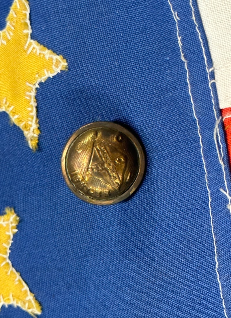 CIVIL WAR UCV CONFEDERATE VETERANS BUTTON BY WATERBURY: CIVIL WAR UCV CONFEDERATE VETERANS BUTTON BY WATERBURY. IT IS IN MINT OVERALL SHAPE AND CONDITION WITH A BEAUTIFUL OVERALL PATINA. HAS A GREAT LOOK TO IT WITH AN EXCELLENT OVERALL EYE APPEAL. A RARE F