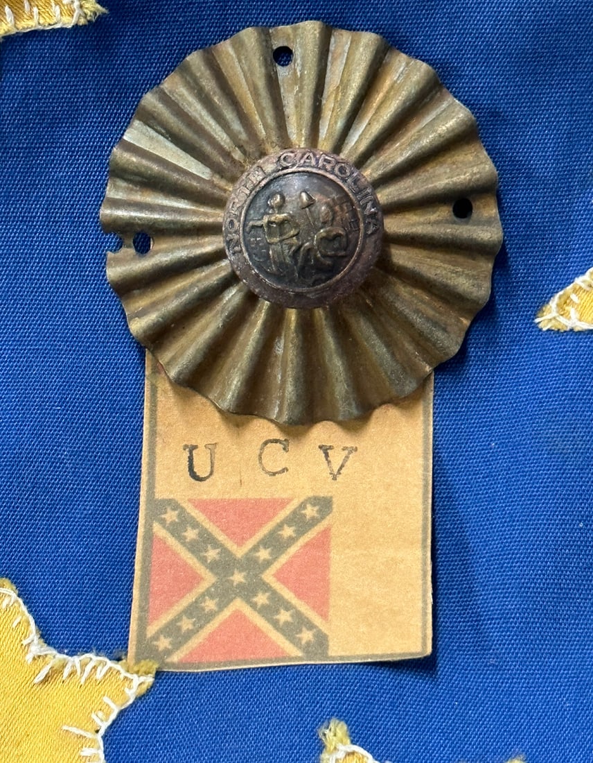 CIVIL WAR CONFEDERATE NORTH CAROLINA UCV VETERANS HAT COCKADE: CIVIL WAR CONFEDERATE NORTH CAROLINA UCV VETERANS HAT COCKADE. A VERY RARE FIND. IT IS IN MINT OVERALL SHAPE AND CONDITION WITH A BEAUTIFUL OVERALL PATINA. HAS A GREAT LOOK TO IT WITH AN EXCELLENT OVE