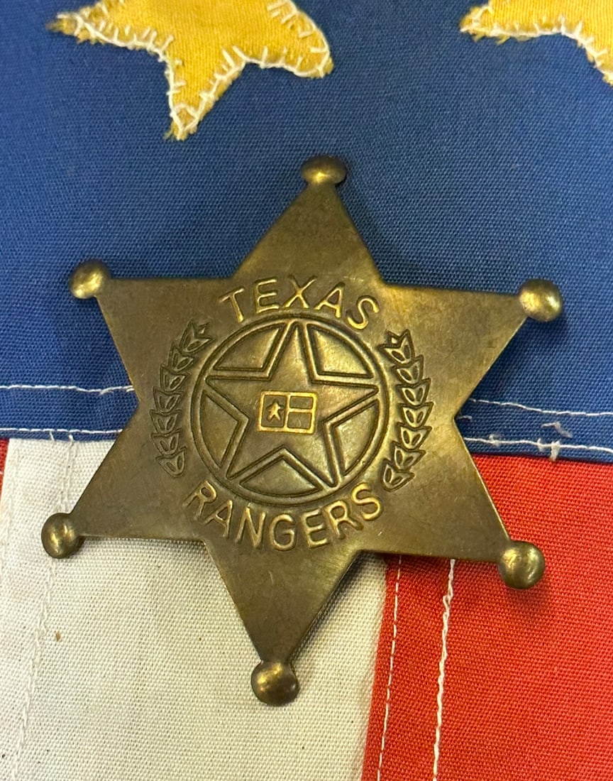 RARE CIVIL WAR TEXAS RANGERS POLICE BADGE: RARE CIVIL WAR TEXAS RANGERS POLICE BADGE. A VERY RARE FIND. IT IS IN MINT OVERALL SHAPE AND CONDITION WITH A BEAUTIFUL OVERALL PATINA. HAS A GREAT LOOK TO IT WITH AN EXCELLENT OVERALL EYE APPEAL. A R