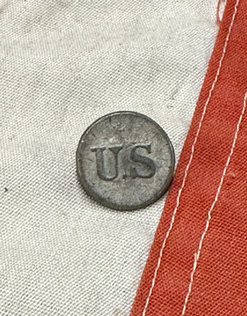 I808 U.S. ARMY GENERAL SERVICE BUTTON: I808 U.S. ARMY GENERAL SERVICE BUTTON. A VERY RARE FIND. IT IS IN MINT OVERALL SHAPE AND CONDITION WITH A BEAUTIFUL OVERALL PATINA. HAS A GREAT LOOK TO IT WITH AN EXCELLENT OVERALL EYE APPEAL. A RARE 
