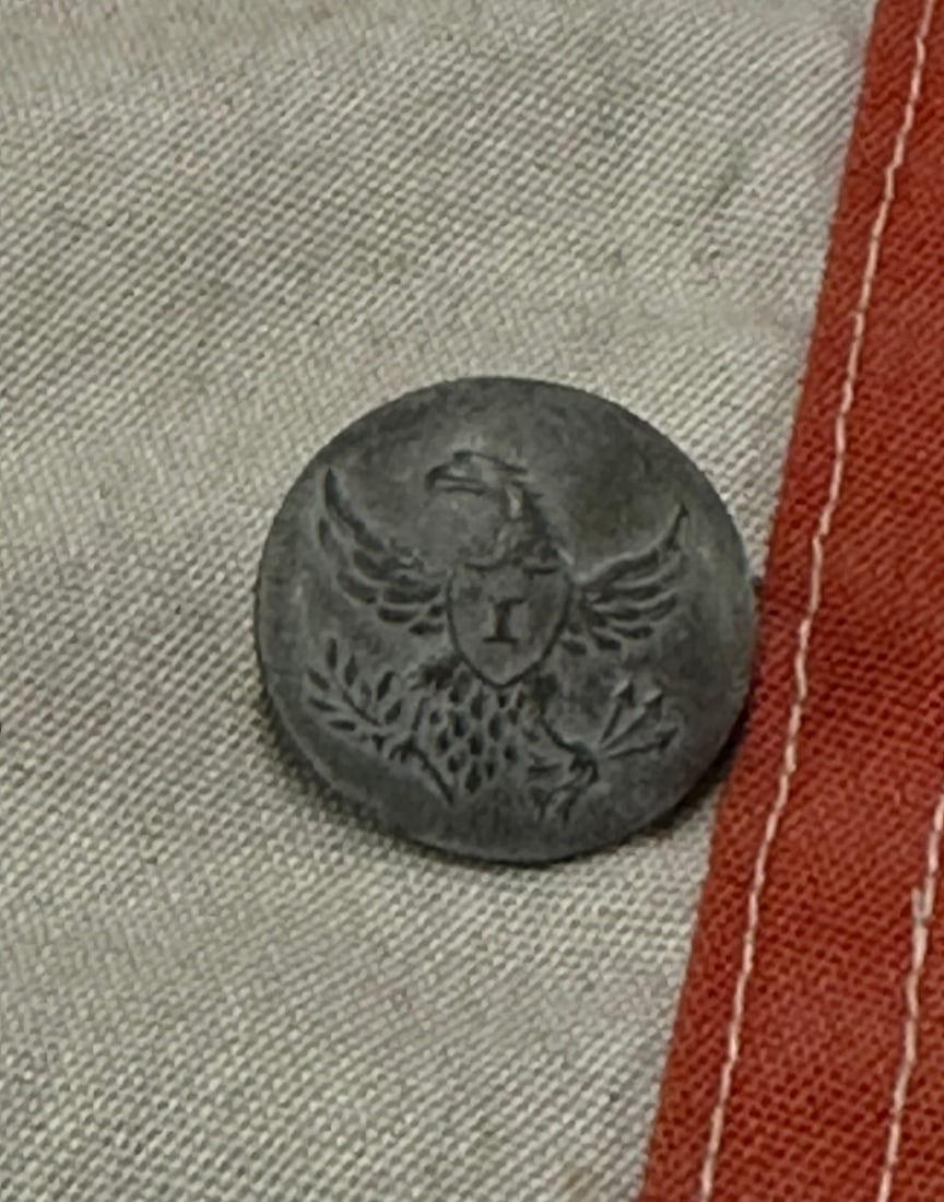 RARE CIVIL WAR UNION INFANTRY WITH EAGLE "I" PEWTER BUTTON: RARE CIVIL WAR UNION INFANTRY WITH EAGLE "I" PEWTER BUTTON. A VERY RARE FIND. IT IS IN MINT OVERALL SHAPE AND CONDITION WITH A BEAUTIFUL OVERALL PATINA. HAS A GREAT LOOK TO IT WITH AN EXCELLENT OVERAL