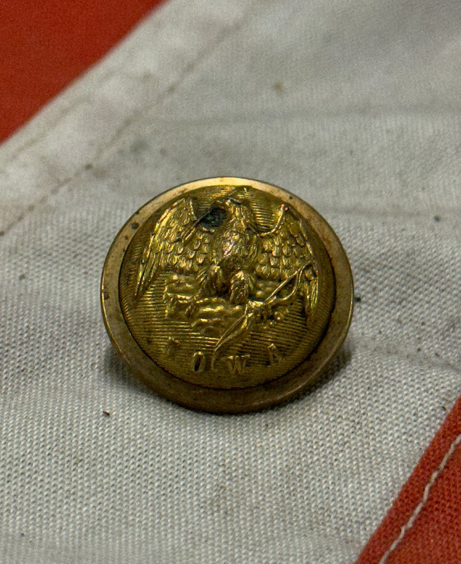 RARE CIVIL WAR IOWA STATE UNIFORM COAT BUTTON BY WATERBURY: RARE CIVIL WAR IOWA STATE UNIFORM COAT BUTTON BY WATERBURY. A VERY RARE FIND. IT IS IN MINT OVERALL SHAPE AND CONDITION WITH A BEAUTIFUL OVERALL PATINA. HAS A GREAT LOOK TO IT WITH AN EXCELLENT OVERAL