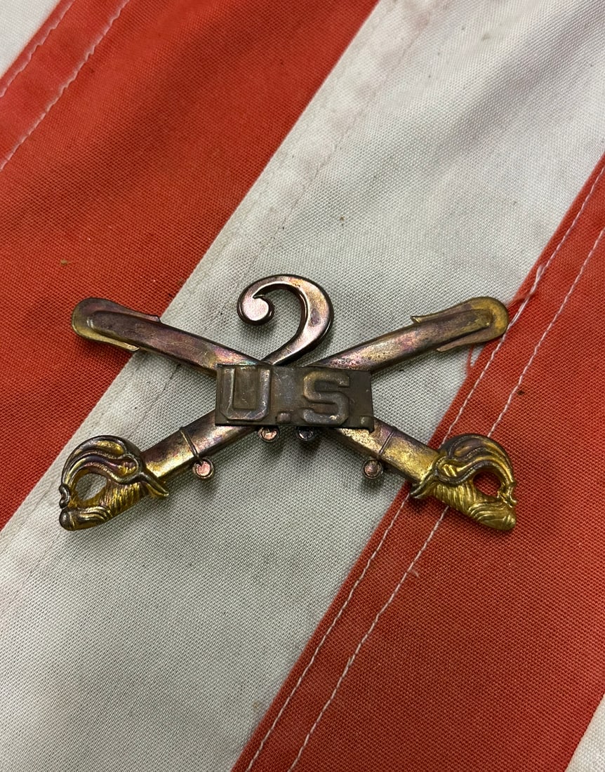 CIVIL WAR UNION 2ND U.S. CAVALRY OFFICER HEADGEAR BADGE INSIGNIA: CIVIL WAR UNION 2ND U.S. CAVALRY OFFICER HEADGEAR BADGE INSIGNIA. A VERY RARE FIND. IT IS IN MINT OVERALL SHAPE AND CONDITION WITH A BEAUTIFUL OVERALL PATINA. HAS A GREAT LOOK TO IT WITH AN EXCELLENT 