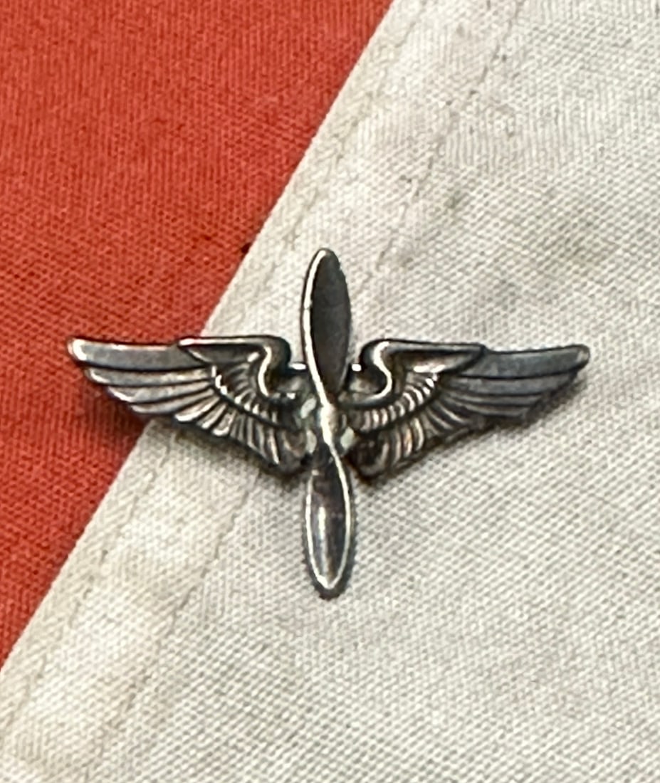 WW2 US AIR FORCE STERLING SILVER PROPELLED WINGS BADGE PIN: WW2 US AIR FORCE STERLING SILVER PROPELLED WINGS BADGE PIN
