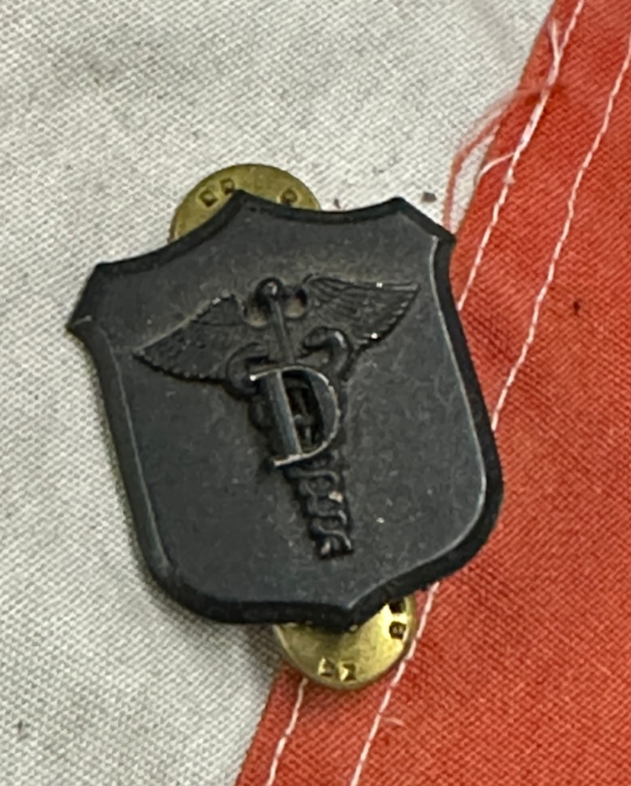 WW2 U.S. MEDICAL TROOPS MEDICS BADGE PIN: WW2 U.S. MEDICAL TROOPS MEDICS BADGE PIN