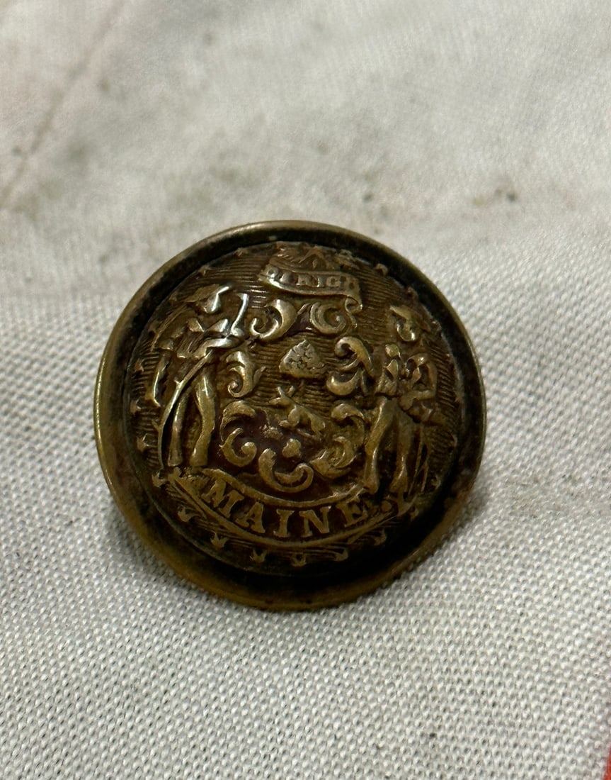 RARE CIVIL WAR MAINE STATE OFFICER'S COAT BUTTON BY BOYLAN NY: RARE CIVIL WAR MAINE STATE OFFICER'S COAT BUTTON BY BOYLAN NY. A VERY RARE FIND. IT IS IN MINT OVERALL SHAPE AND CONDITION WITH A BEAUTIFUL OVERALL PATINA. HAS A GREAT LOOK TO IT WITH AN EXCELLENT OVE