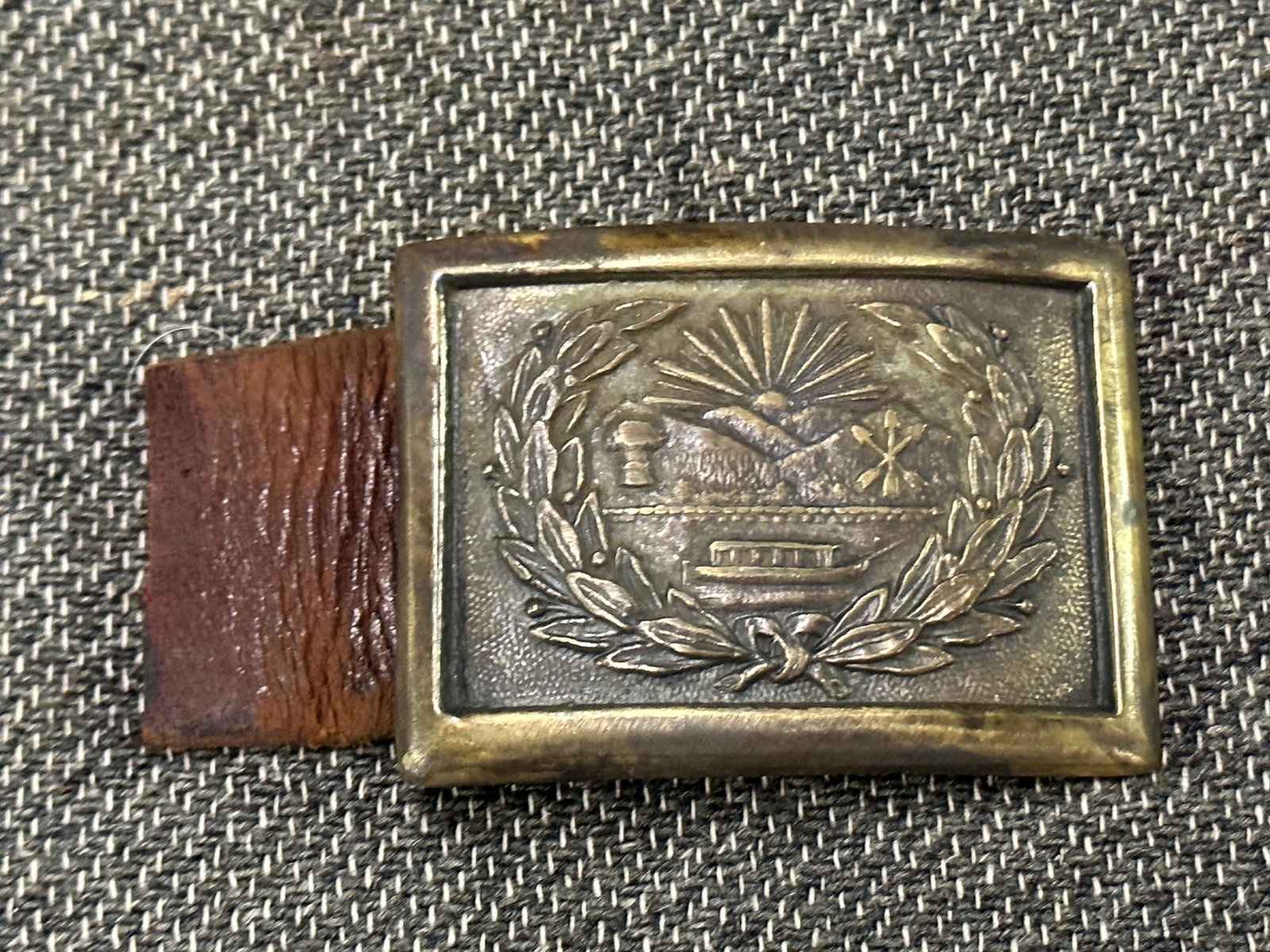 RARE CIVIL WAR OHIO STATE OFFICER BELT BUCKLE WITH LEATHER REMNANT: RARE CIVIL WAR OHIO STATE OFFICER BELT BUCKLE WITH LEATHER REMNANT. A VERY RARE FIND THAT IS IN MINT OVERALL SHAPE AND CONDITION WITH A BEAUTIFUL OVERALL PATINA. HAS A GREAT LOOK TO IT WITH AN EXCELLE