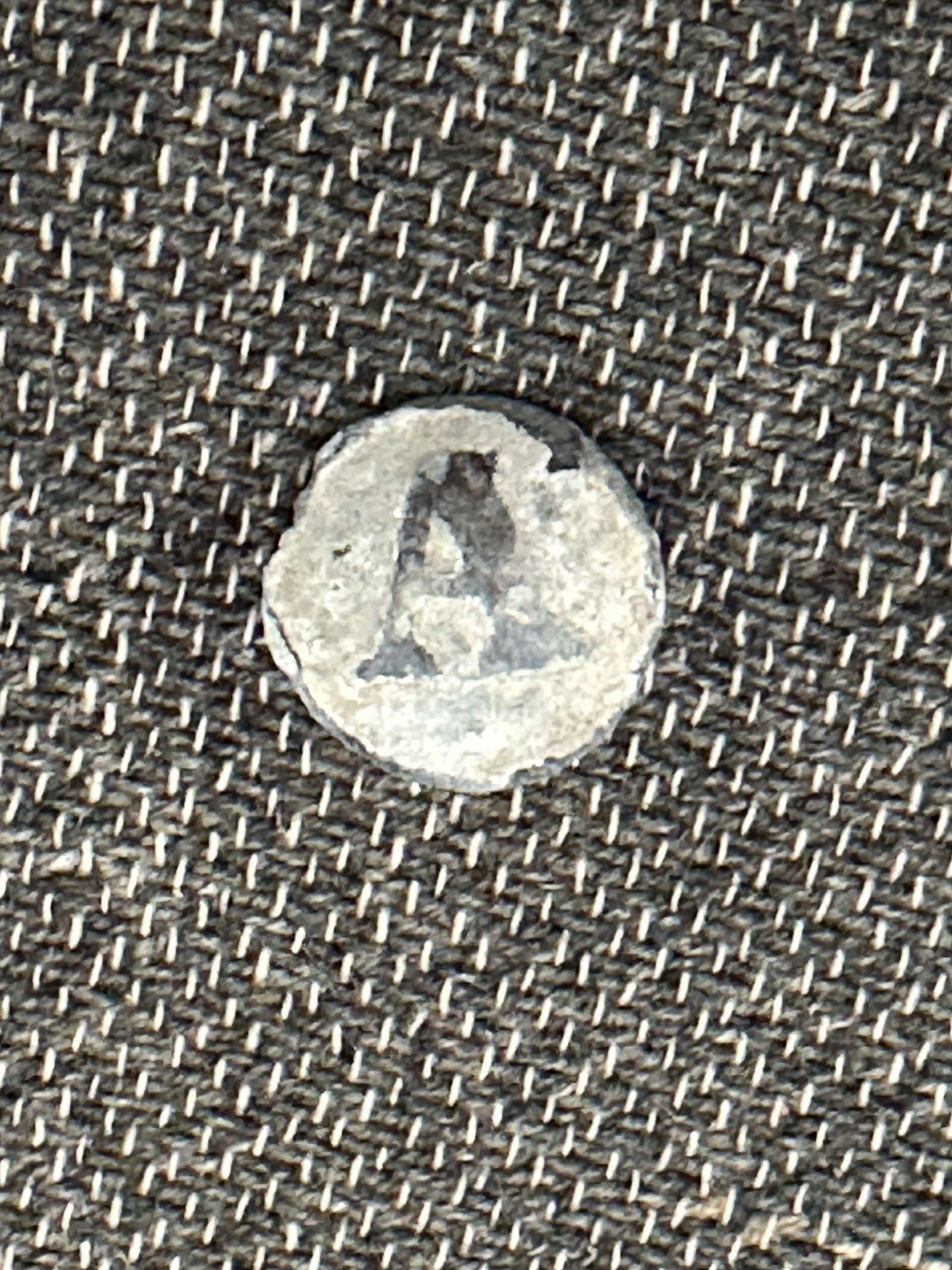 CIVIL WAR RECOVERED CONFEDERATE ARTILLERY PEWTER BUTTON: CIVIL WAR RECOVERED CONFEDERATE ARTILLERY PEWTER BUTTON. A VERY RARE FIND THAT IS IN MINT OVERALL SHAPE AND CONDITION WITH A BEAUTIFUL OVERALL PATINA. HAS A GREAT LOOK TO IT WITH AN EXCELLENT OVERALL