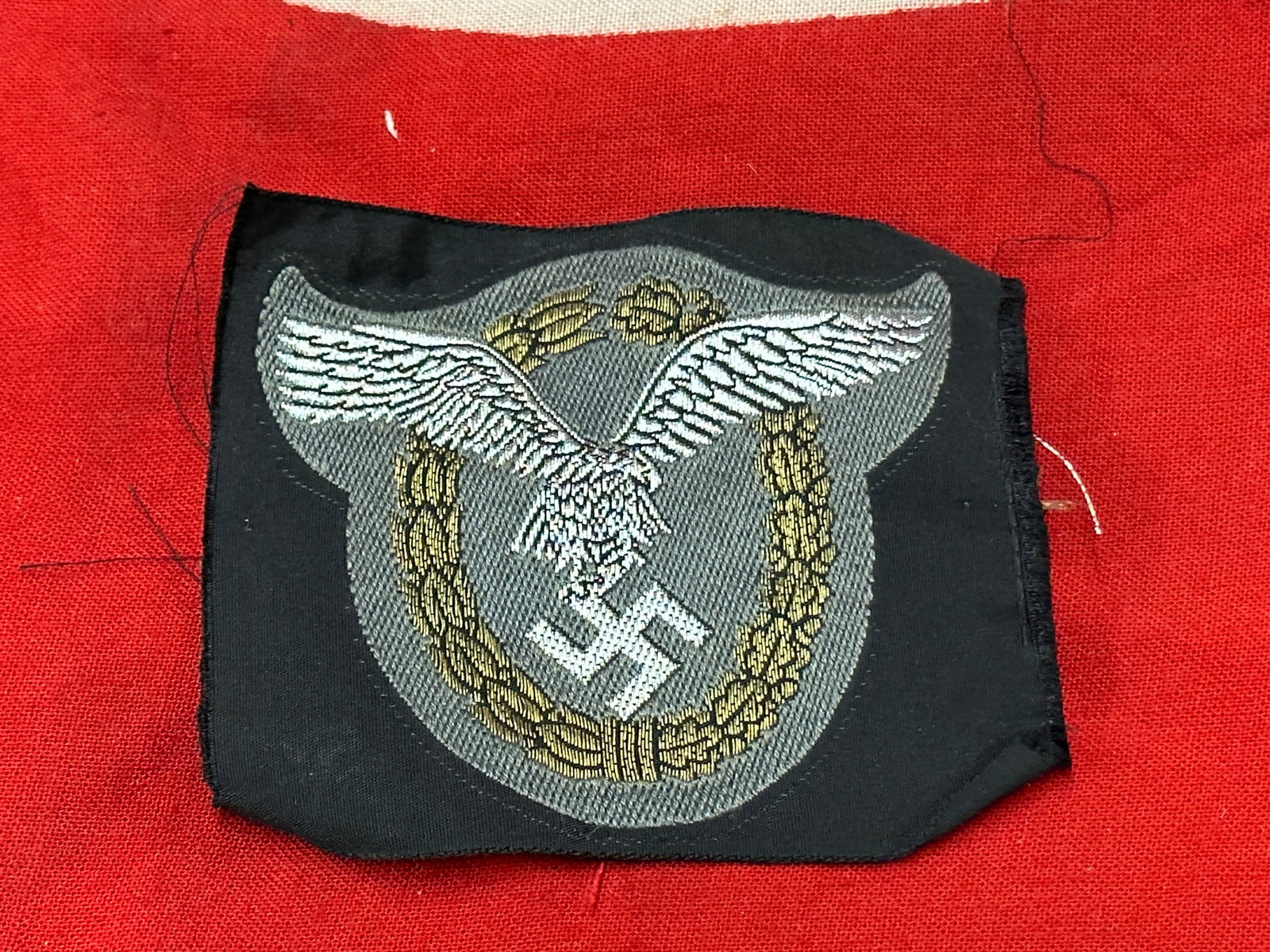 RARE WW2 GERMAN LUFTWAFFE PILOT OBSERVER BADGE IN CLOTH: RARE WW2 GERMAN LUFTWAFFE PILOT OBSERVER BADGE IN CLOTH. SHOWS GOOD WEAR AND USE WITH A BEAUTIFUL OVERALL PATINA. PLEASE VIEW ALL DETAILED PICTURES. A WELL MADE ANTIQUE GERMAN ARTIFACT.