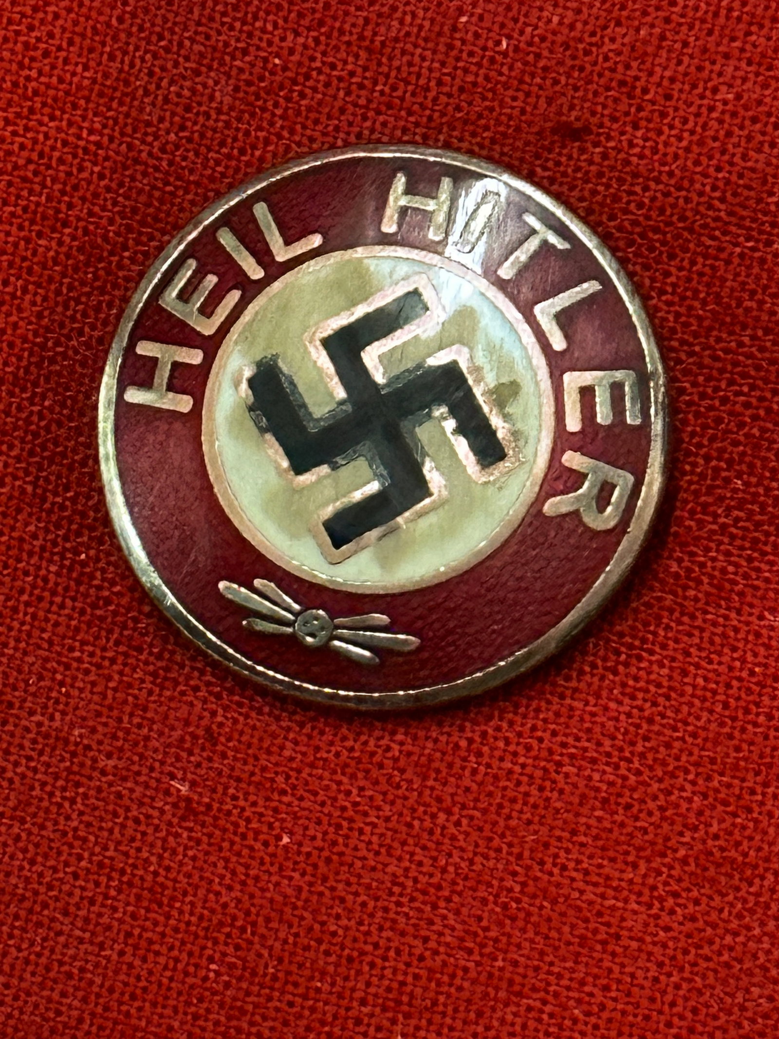 WW2 GERMAN 3RD REICH NSDAP SYMPATHIZER BADGE - HEIL HITLER BY RZM M1/129: WW2 GERMAN 3RD REICH NSDAP SYMPATHIZER BADGE - HEIL HITLER BY RZM M1/129. IN MINT OVERALL SHAPE AND CONDITION WITH A BEAUTIFUL OVERALL PATINA. WELL MARKED WITH BEAUTIFUL ENAMEL. PLEASE VIEW ALL DETAIL