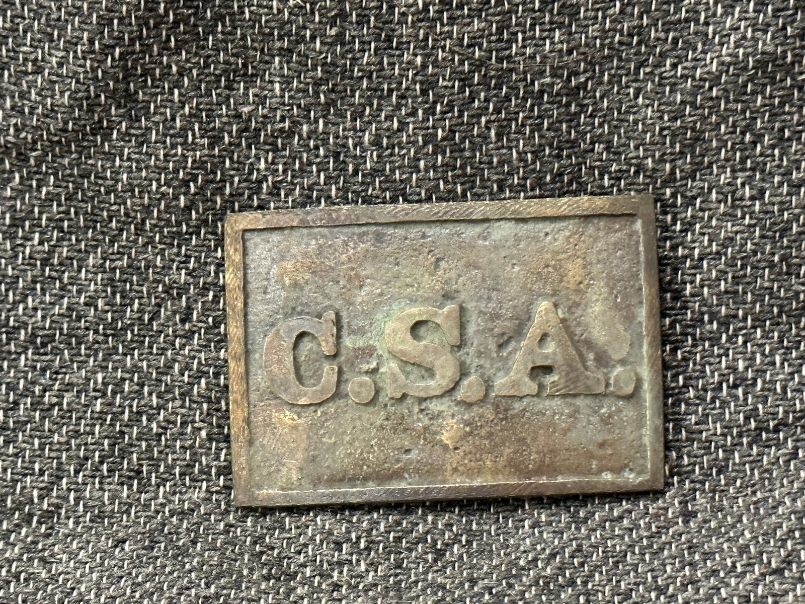 CIVIL WAR CONFEDERATE CSA SOUTHERN REBEL BELT PLATE BUCKLE - ATLANTA ARSENAL STYLE: CIVIL WAR CONFEDERATE CSA SOUTHERN REBEL BELT PLATE BUCKLE - ATLANTA ARSENAL STYLE. A VERY RARE EXAMPLE THAT SHOWS A BEAUTIFUL BROWNISH GREEN PATINA THROUGHOUT. VERY RARE. MISSING A LOOP ON THE BACK -