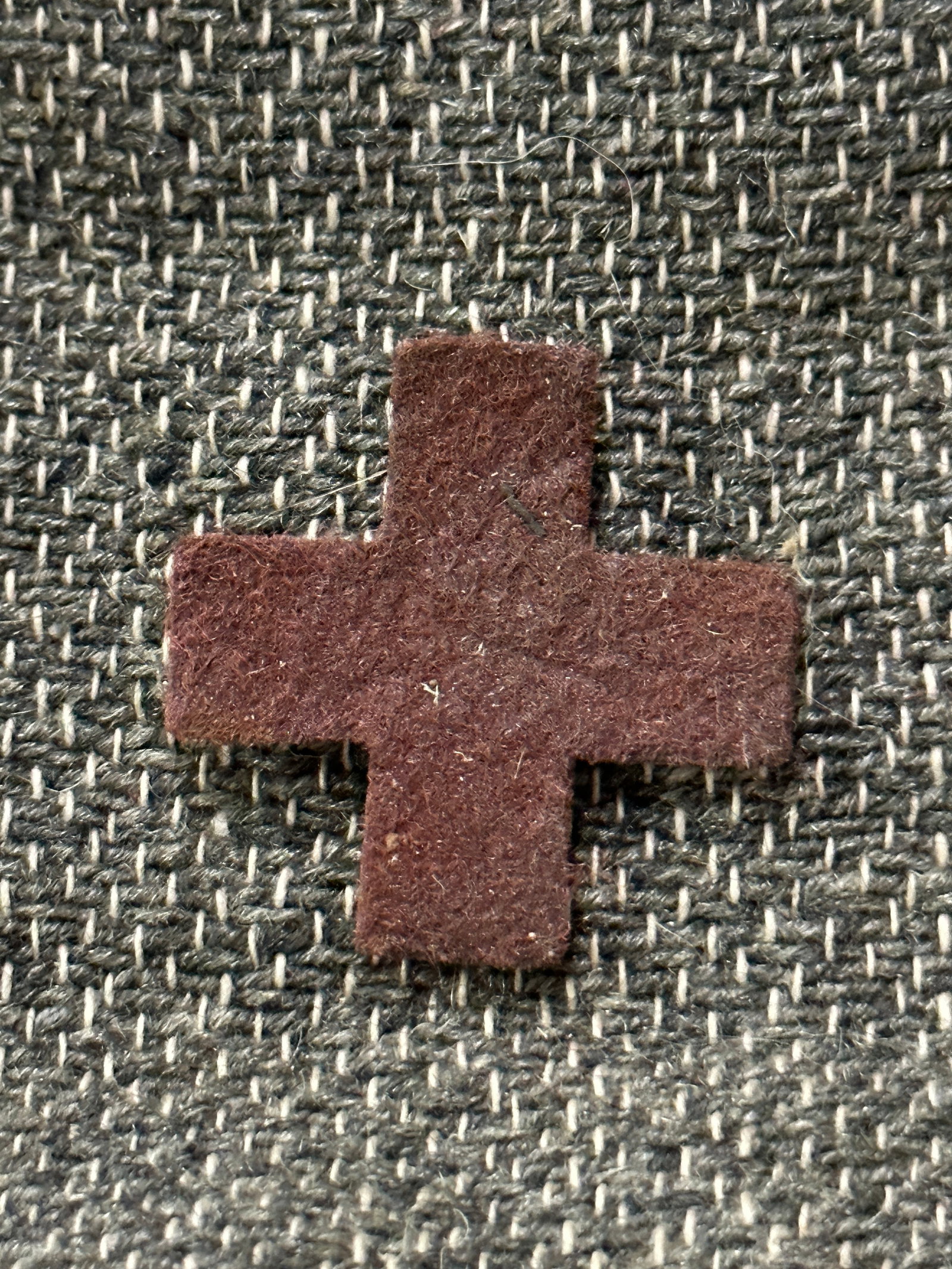 RARE CIVIL WAR 6TH UNION CORPS HEADGEAR BADGE INSIGNIA: RARE CIVIL WAR 6TH UNION CORPS HEADGEAR BADGE INSIGNIA. A RARE FIND. IT IS IN MINT OVERALL SHAPE AND CONDITION WITH A BEAUTIFUL OVERALL PATINA. HAS A GREAT LOOK TO IT WITH AN EXCELLENT OVERALL EYE APP