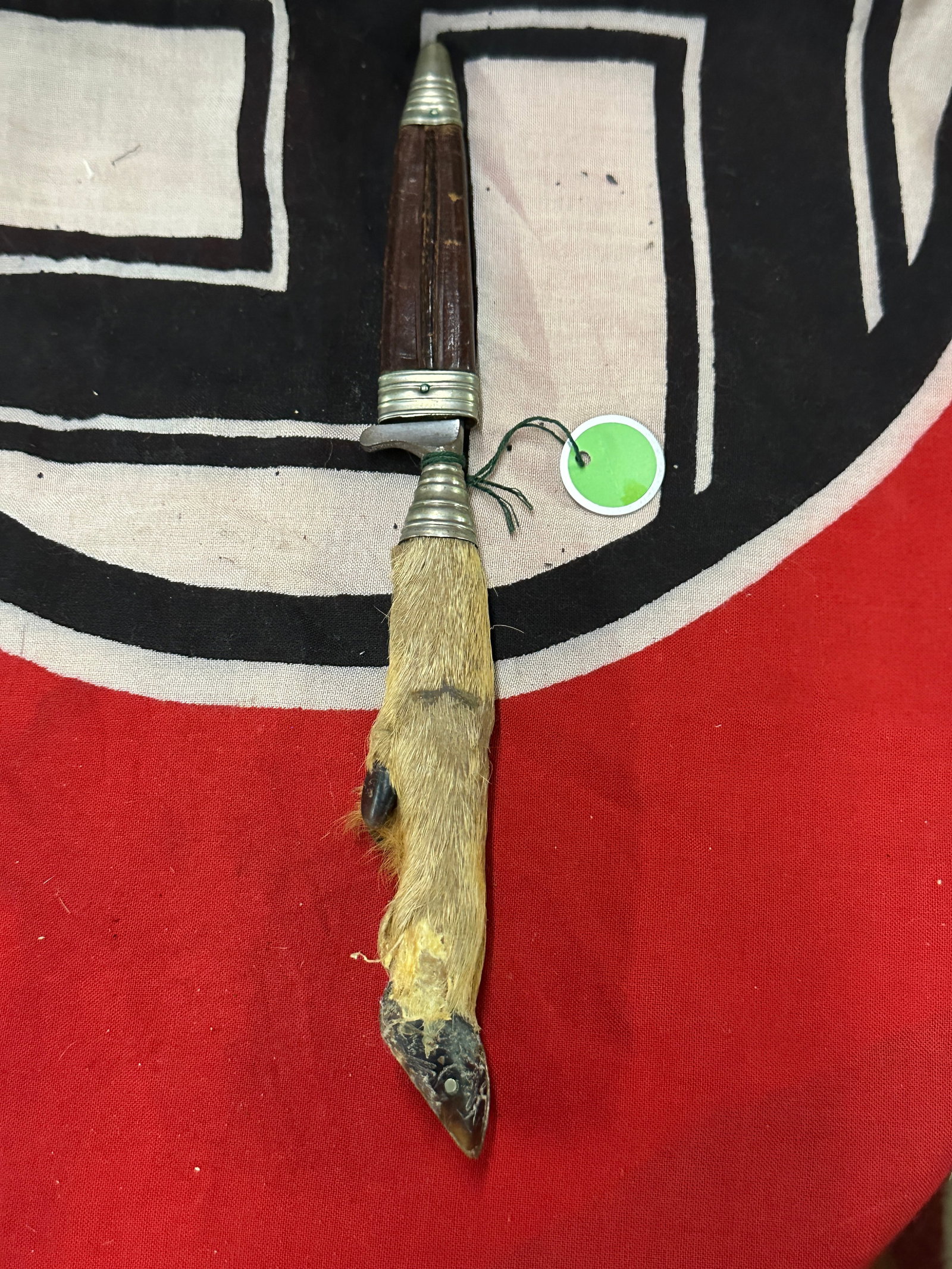 RARE WW2 GERMAN HUNTING DAGGER WITH DEER FOOT HANDLE BY SOLINGEN: RARE WW2 GERMAN HUNTING DAGGER WITH DEER FOOT HANDLE BY SOLINGEN. A RARE FIND. SHOWS GOOD WEAR AND USE WITH A BEAUTIFUL OVERALL PATINA. HAS THE MAKER MARKS ON THE BLADE. PLEASE VIEW ALL DETAILED PICTU