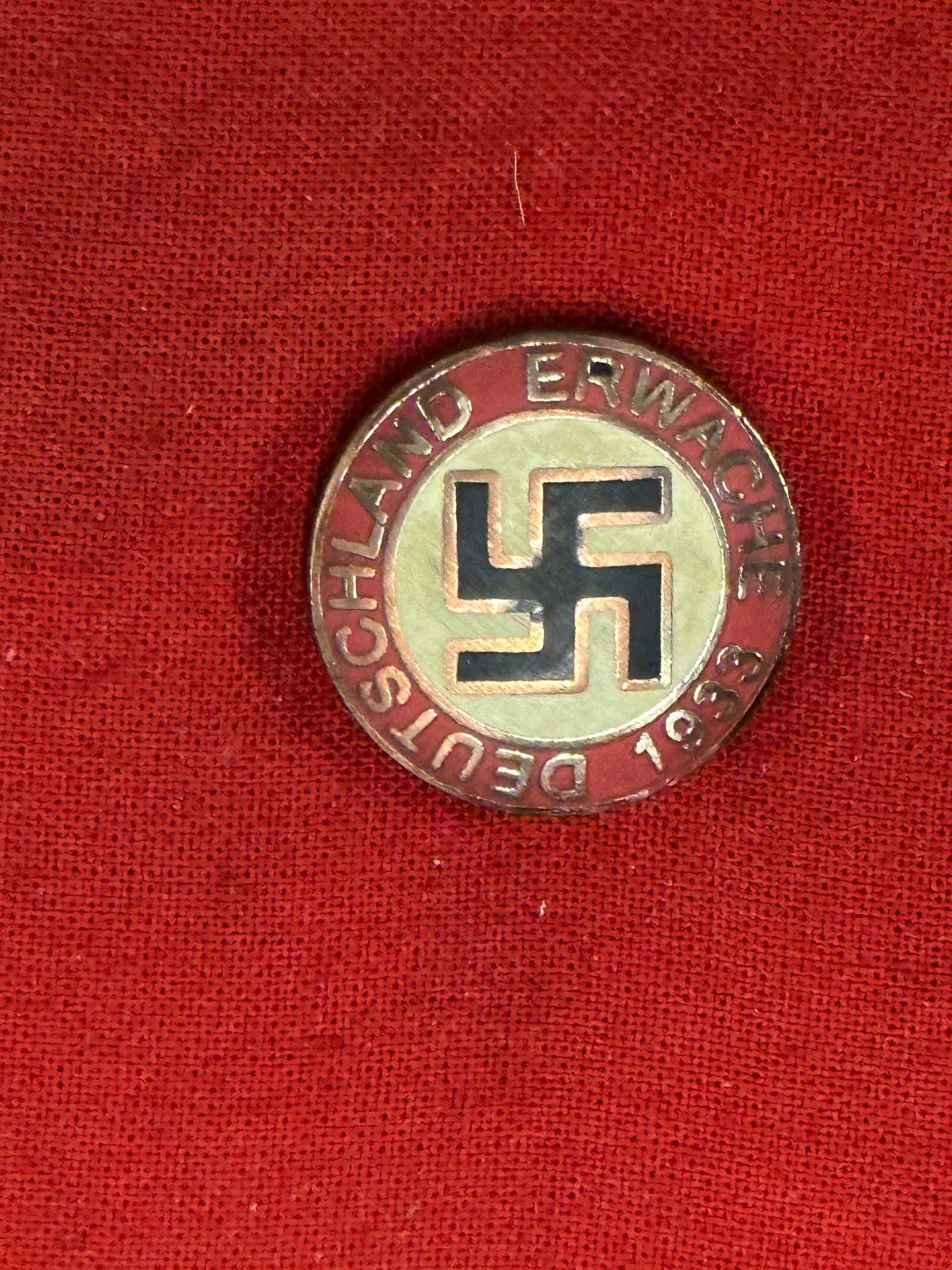 WW2 GERMAN DEUTSCHLAND ERWACHE 1933 LAPEL PIN ENAMELED BADGE BY RZM M1/129: WW2 GERMAN DEUTSCHLAND ERWACHE 1933 LAPEL PIN ENAMELED BADGE BY RZM M1/129. A RARE EXAMPLE THAT IS IN MINT OVERALL SHAPE AND CONDITION WITH A BEAUTIFUL OVERALL PATINA. PLEASE VIEW ALL DETAILED PICTURE