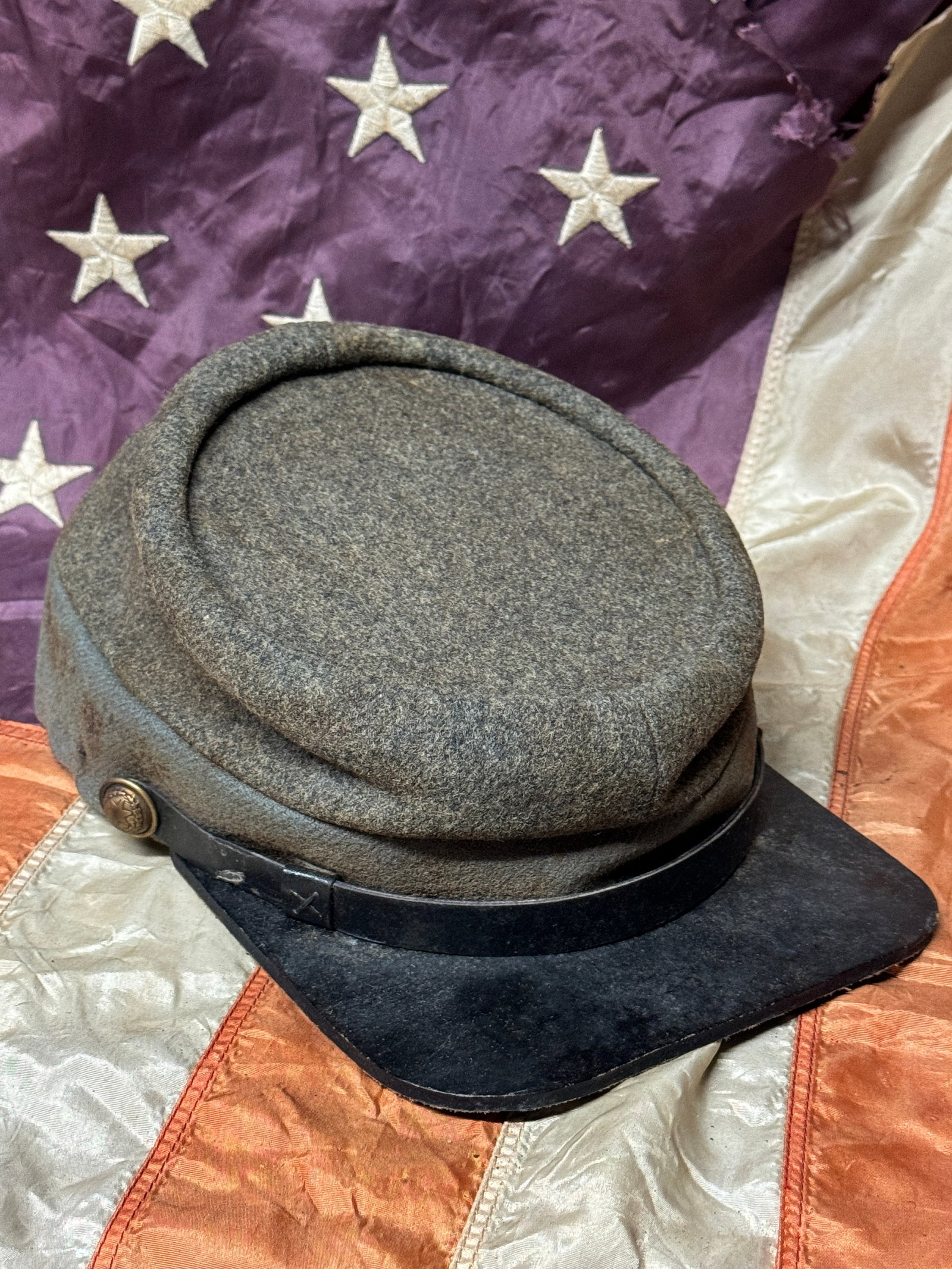 SCARCE CIVIL WAR CONFEDERATE CSA FLORIDA SOUTHERN REBEL KEPI HAT CAP: SCARCE CIVIL WAR CONFEDERATE CSA FLORIDA SOUTHERN REBEL KEPI HAT CAP. A VERY RARE FIND. SHOWS GOOD WEAR AND USE WITH A BEAUTIFUL OVERALL PATINA. THIS KEPI BELONGED TO A INFANTRY REBEL FROM FLORIDA. HA