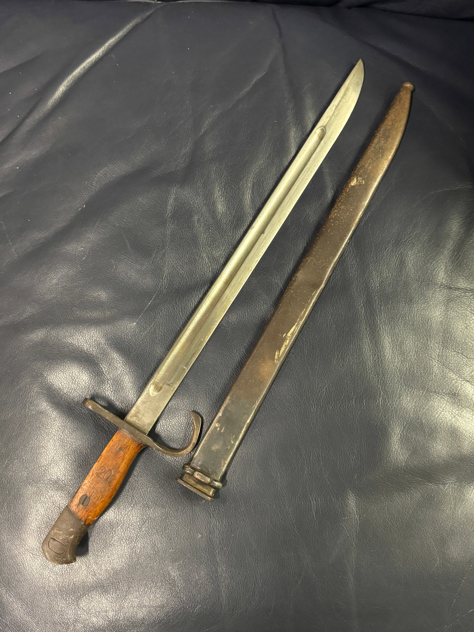 Japanese WWII Early Model 30 Arisaka Rifle Bayonet With Hooked Quillon Cross Guard With Scabbard: Japanese WWII Early Model 30 Arisaka Rifle Bayonet With Hooked Quillon Cross Guard With Scabbard. A rare find. Shows good wear and use with a beautiful overall patina. Please view all detailed picture
