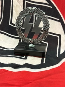 SCARCE WW2 GERMAN WAFFEN SS RUNES OFFICER DESK ORNAMENT WITH RZM CLOTH MAKER MARK