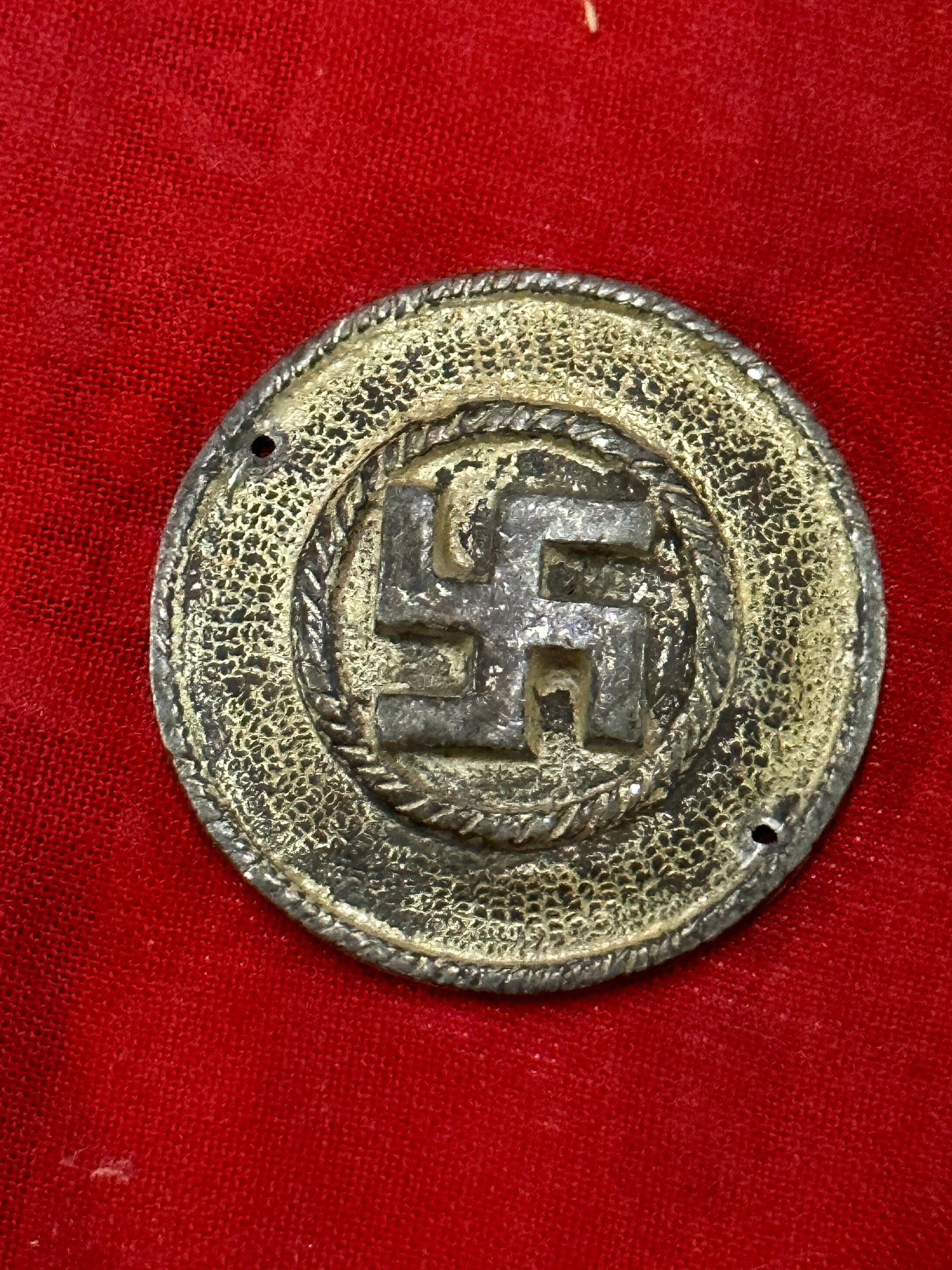 RARE WW2 GERMAN BELT BUCKLE TOP: RARE WW2 GERMAN BELT BUCKLE TOP. A VERY RARE FIND. SHOWS GOOD WEAR AND USE WITH A BEAUTIFUL OVERALL PATINA. A VERY WELL MADE ANTIQUE GERMAN ARTIFACT. PLEASE VIEW ALL DETAILED PICTURES.