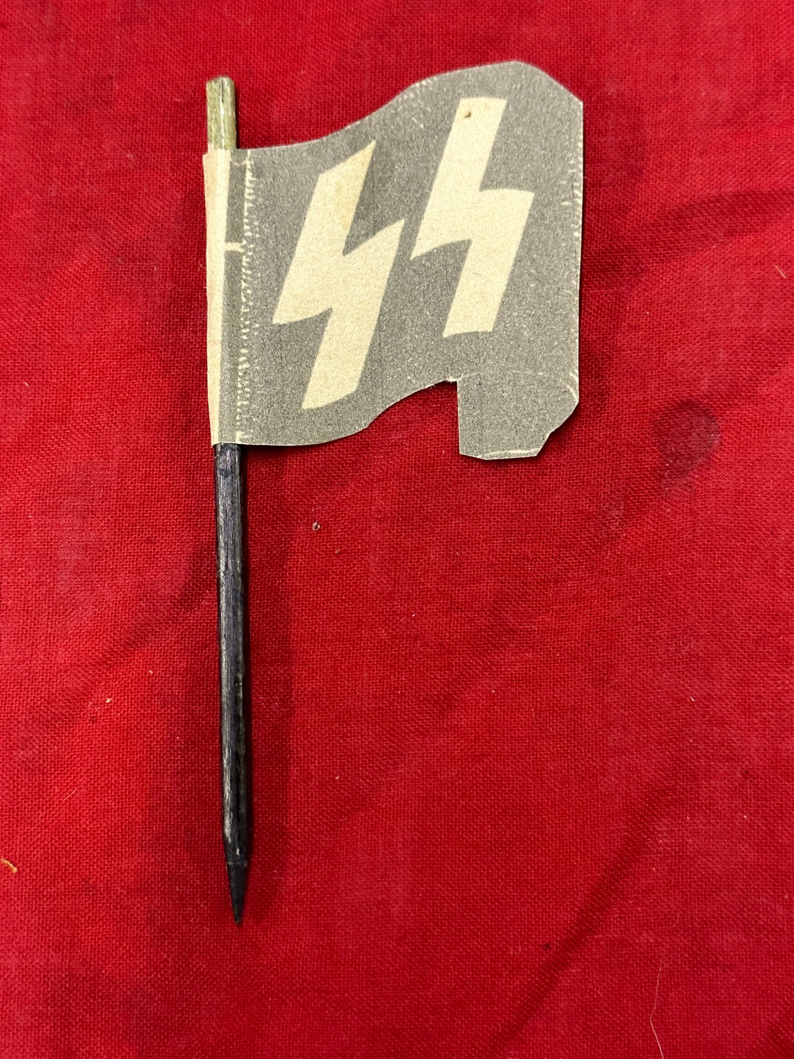 WW2 GERMAN WAFFEN SS HAND FLAG WITH RZM MAKER MARKS: WW2 GERMAN WAFFEN SS HAND FLAG WITH RZM MAKER MARKS. A SCARCE FIND. SHOWS GOOD WEAR AND USE WITH A BEAUTIFUL OVERALL PATINA. PLEASE VIEW ALL DETAILED PICTURES. A RARE EXAMPLE.