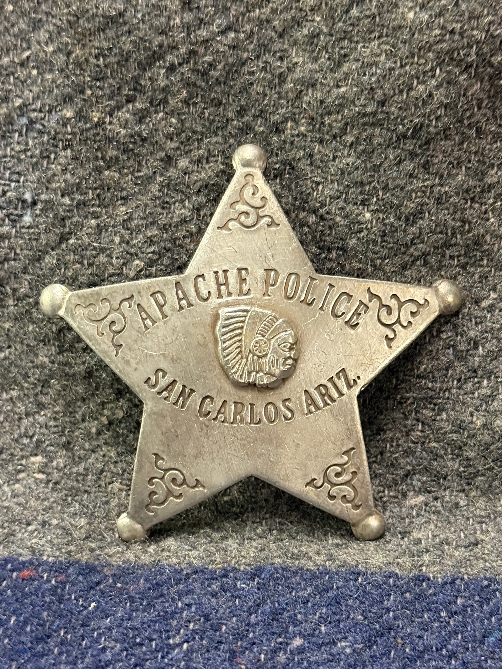 1800'S APACHE POLICE SAN CARLOS ARIZONA INDIAN BADGE: 1800'S APACHE POLICE SAN CARLOS ARIZONA INDIAN BADGE. A RARE FIND. SHOWS GOOD WEAR AND USE WITH A BEAUTIFUL OVERALL PATINA. HAS A GREAT LOOK TO IT WITH AN EXCELLENT OVERALL EYE APPEAL. PLEASE VIEW ALL