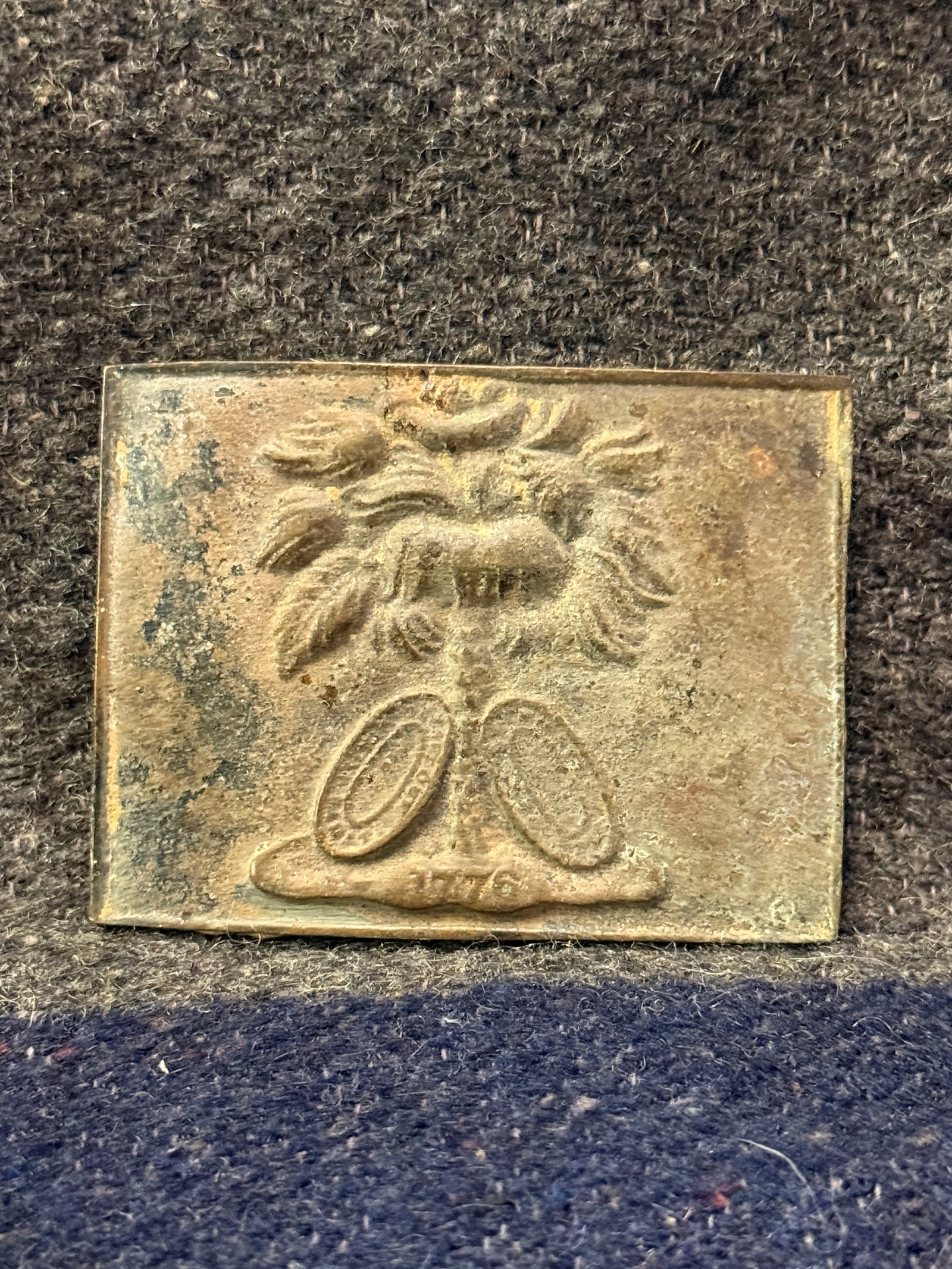 CIVIL WAR CONFEDERATE CSA SOUTH CAROLINA PALMETTO SOUTHERN REBEL BELT PLATE BUCKLE: CIVIL WAR CONFEDERATE CSA SOUTH CAROLINA PALMETTO SOUTHERN REBEL BELT PLATE BUCKLE. A VERY RARE FIND. SHWOS GOOD WEAR AND USE WITH A BEAUTIFUL OVERALL PATINA. HAS A GREAT LOOK TO IT WITH AN EXCELLENT 