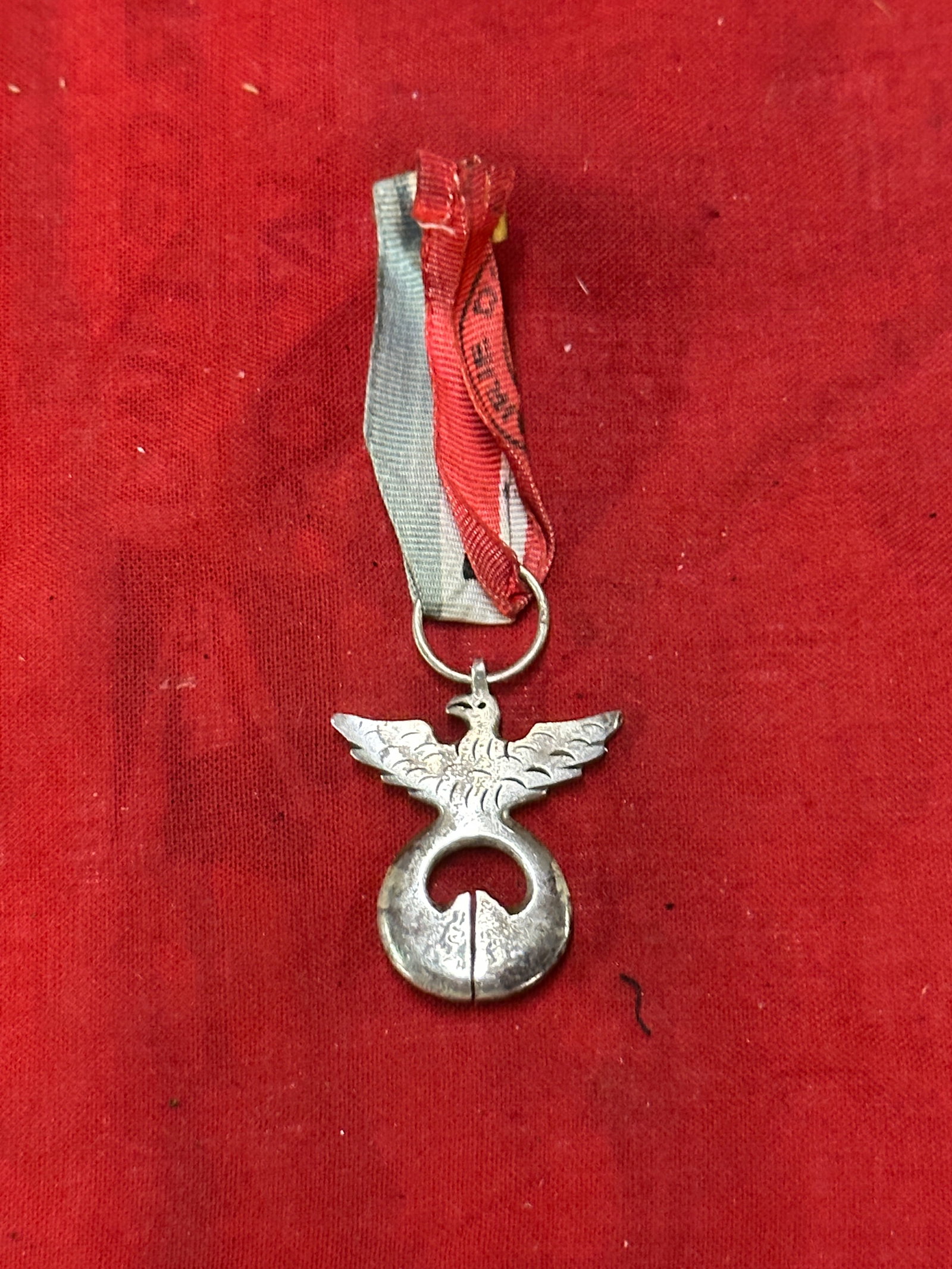 ANTIQUE WW1/WW2 GERMAN MEDAL WITH RIBBON: ANTIQUE WW1/WW2 GERMAN MEDAL WITH RIBBON