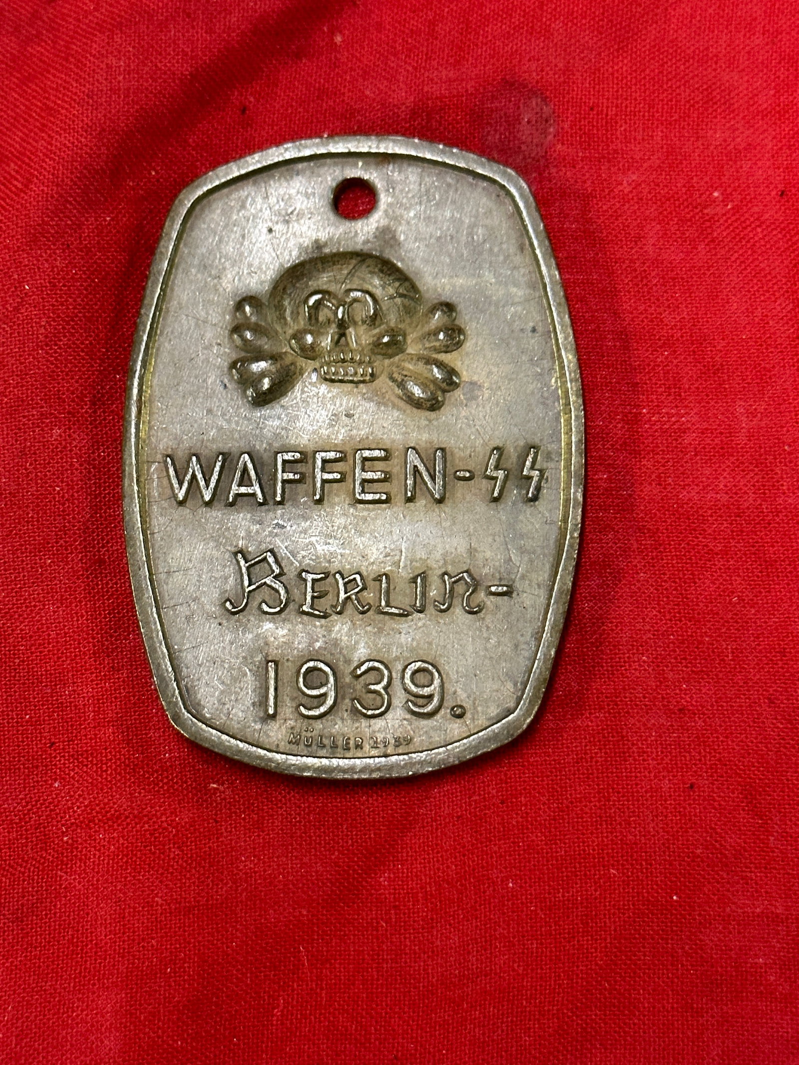 A WW2 German Waffen SS Artillery Label 1939: A WW2 German Waffen SS Artillery Label 1939. This is an interesting piece. Online i have seen these called dogtags and toe tags, they are neither. They are large heavy Waffen SS Plaques that were hung