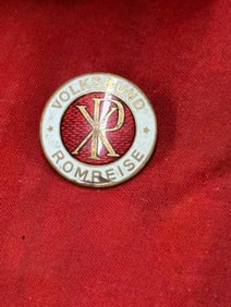 WW2 GERMAN "VOLKSBUND ROMREISE" MEMBERSHIP BADGE BY MRKWICKA WIEN VII.