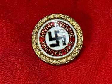 RARE WW2 GERMAN NSDAP GOLD PARTY ENAMELED BADGE BY GES. GESCH. SERIAL # 1894