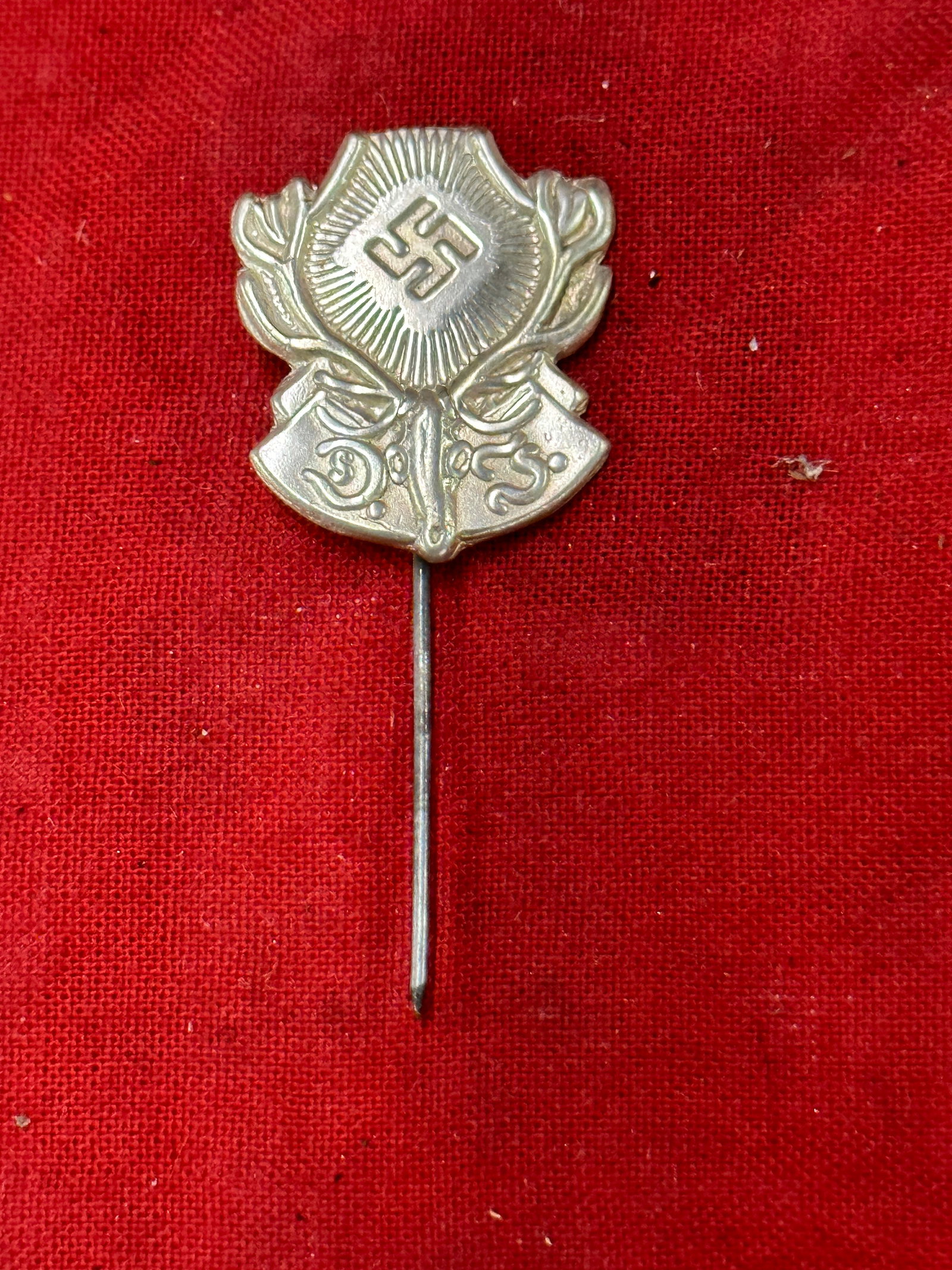 WW2 German Deutscher Jagdverband 1934-1945 - Hunting Association Stickpin: WW2 German Deutscher Jagdverband 1934-1945 - Hunting Association Stickpin. A rare find. It is in mint overall shape and condition with a beautiful overall patina. Shows good wear and use with a beauti