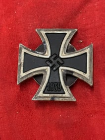 WW2 Germany. An Iron Cross 1939 First Class, Screwback Version