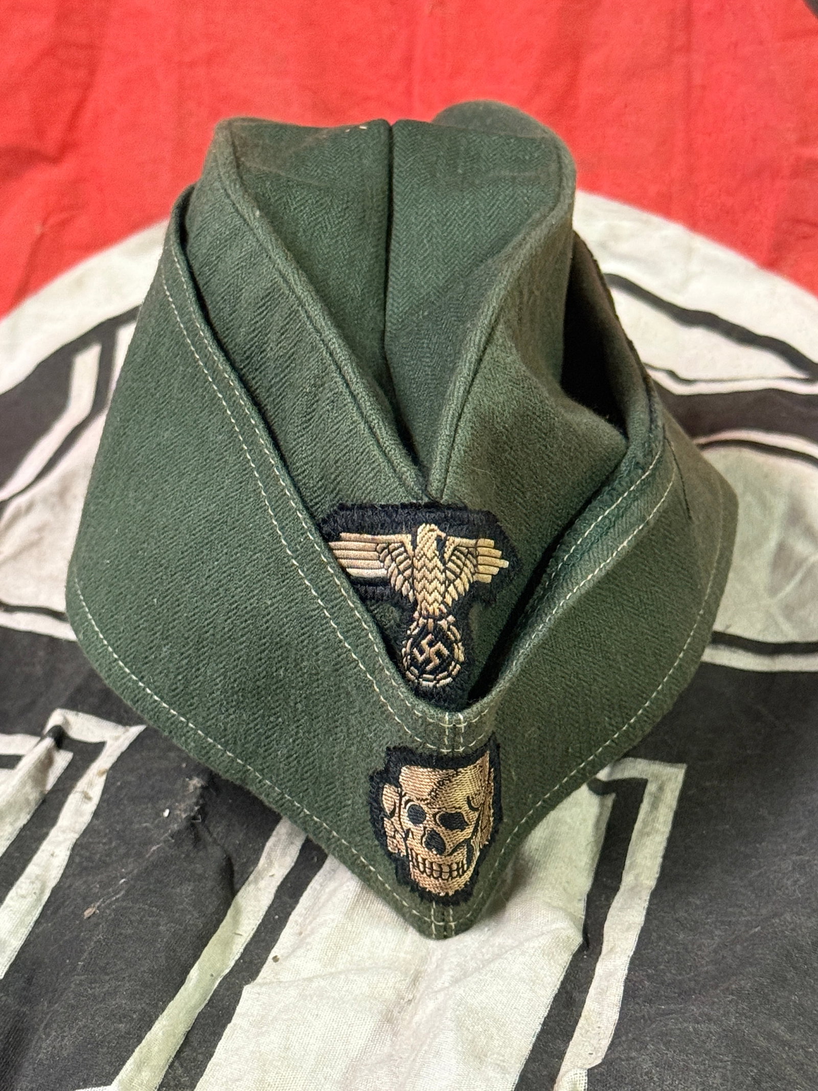 WW2 GERMAN TOTENKOPF SS M40 FIELDGRAY SIDE CAP: WW2 GERMAN TOTENKOPF SS M40 FIELDGRAY SIDE CAP. AN ULTRA RARE FIND THAT IS IN MINT OVERALL SHAPE AND CONDITION WITH A BEAUTIFUL OVERALL PATINA. SHOWS GOOD WEAR AND USE. PLEASE VIEW ALL DETAILED PICTUR