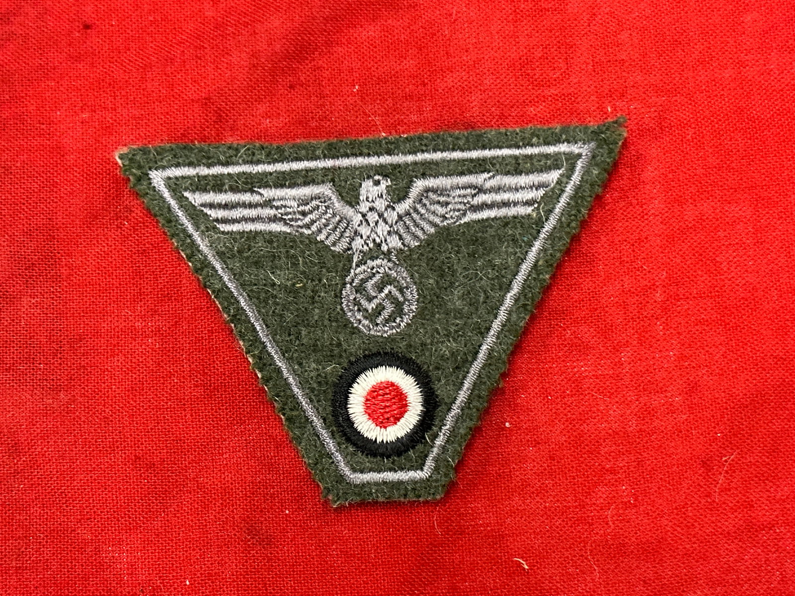 WWII German Army EM Trapezoid for M43 Cap, Machine Embroidered: WWII German Army EM Trapezoid for M43 Cap, Machine Embroidered. Shows good wear and use with a beautiful overall patina. Please view all detailed pictures. A scarce example.
