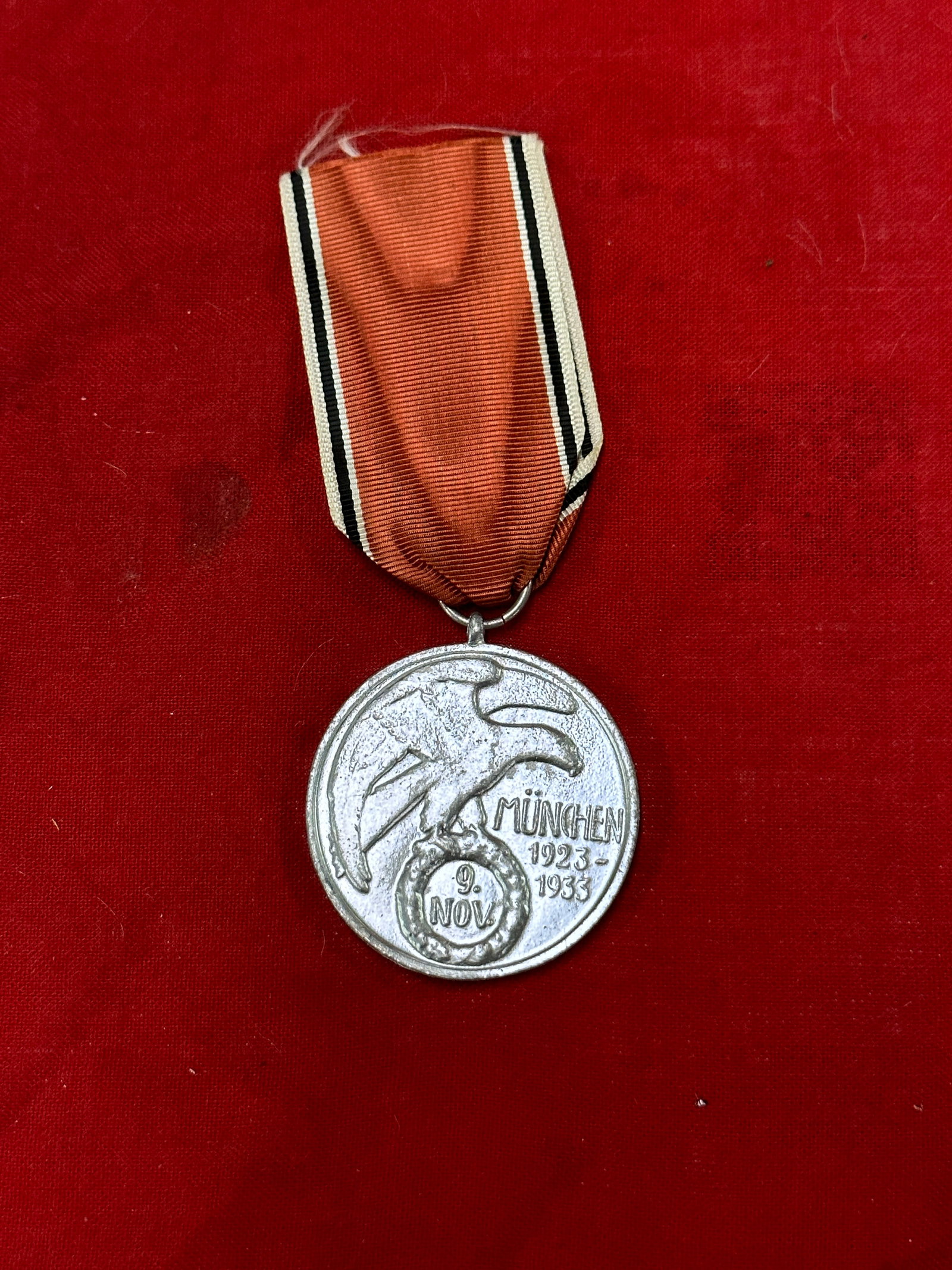 RARE WW2 GERMAN BLOOD ORDER MEDAL WITH RIBBON: RARE WW2 GERMAN BLOOD ORDER MEDAL WITH RIBBON. A SCARCE EXAMPLE. SHOWS GOOD WEAR AND USE WITH A BEAUTIFUL OVERALL PATINA. PLEASE VIEW ALL DETAILED PICTURES.