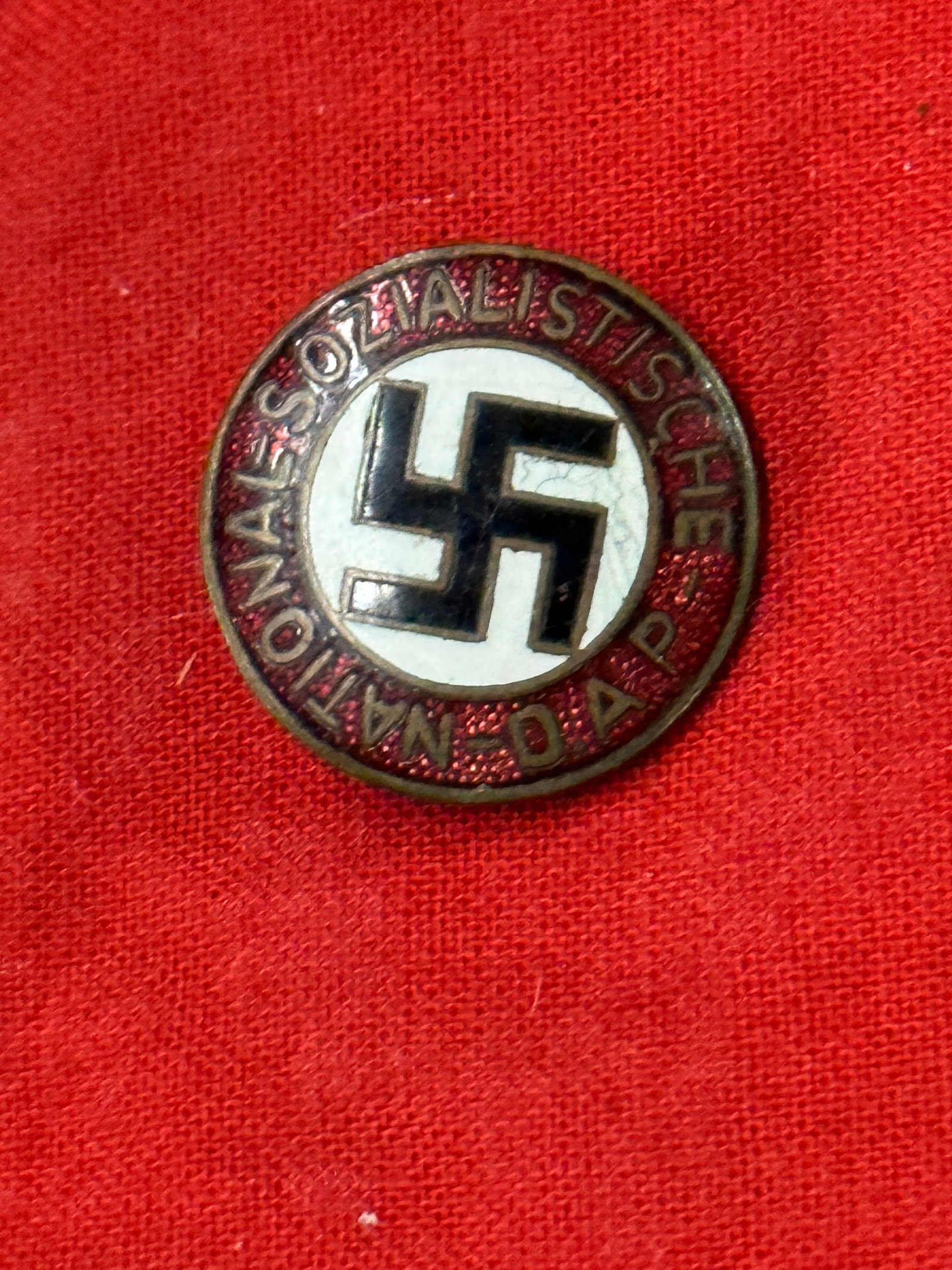 WW2 GERMAN NSDAP LAPEL PIN ENAMELED LAPEL PIN BADGE BY GES. GESCH.: WW2 GERMAN NSDAP LAPEL PIN ENAMELED LAPEL PIN BADGE BY GES. GESCH. A RARE EXAMPLE. SHOWS GOOD WEAR AND USE WITH A BEAUTIFUL OVERALL PATINA. SHOWS GOOD WEAR AND USE. PLEASE VIEW ALL DETAILED PICTURES. 