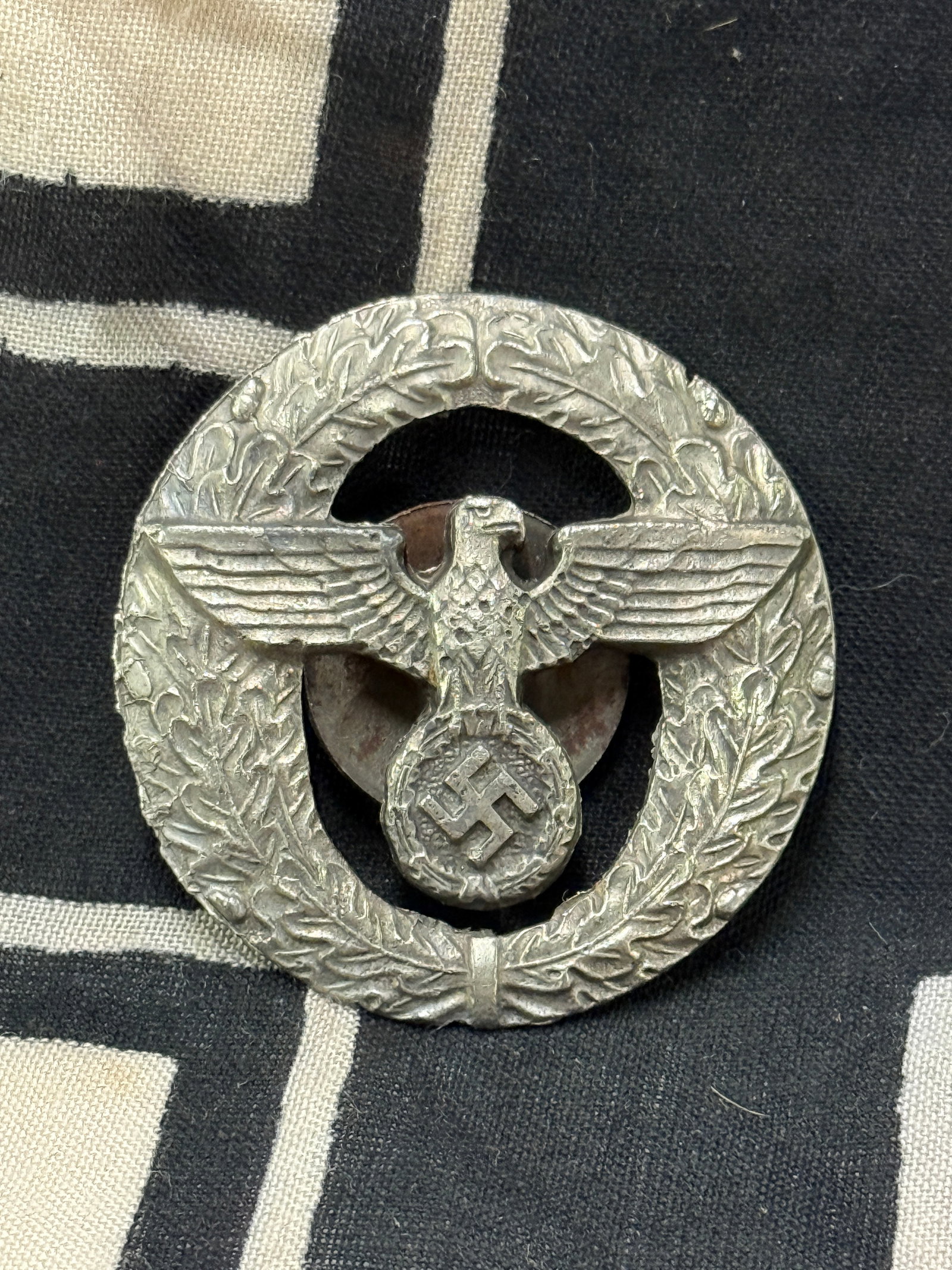RARE WW2 GERMAN WAFFEN SS POLICE CAP BADGE INSIGNIA: RARE WW2 GERMAN WAFFEN SS POLICE CAP BADGE INSIGNIA. A SCARCE FIND. SHOWS GOOD WEAR AND USE WITH A BEAUTIFUL OVERALL PATINA. APPEARS TO BE WELL WORN. A RARE EXAMPLE.