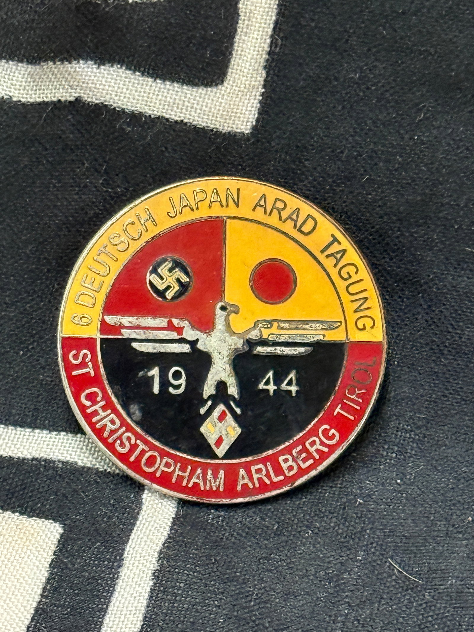 WW2 erman Japanese World War II 1942 Alliance Badge By Ges. Gesch.: WW2 erman Japanese World War II 1942 Alliance Badge By Ges. Gesch. A very rare find. Shows good wear and use with a beautiful overall patina. Please view all detailed pictures. A very scarce example.