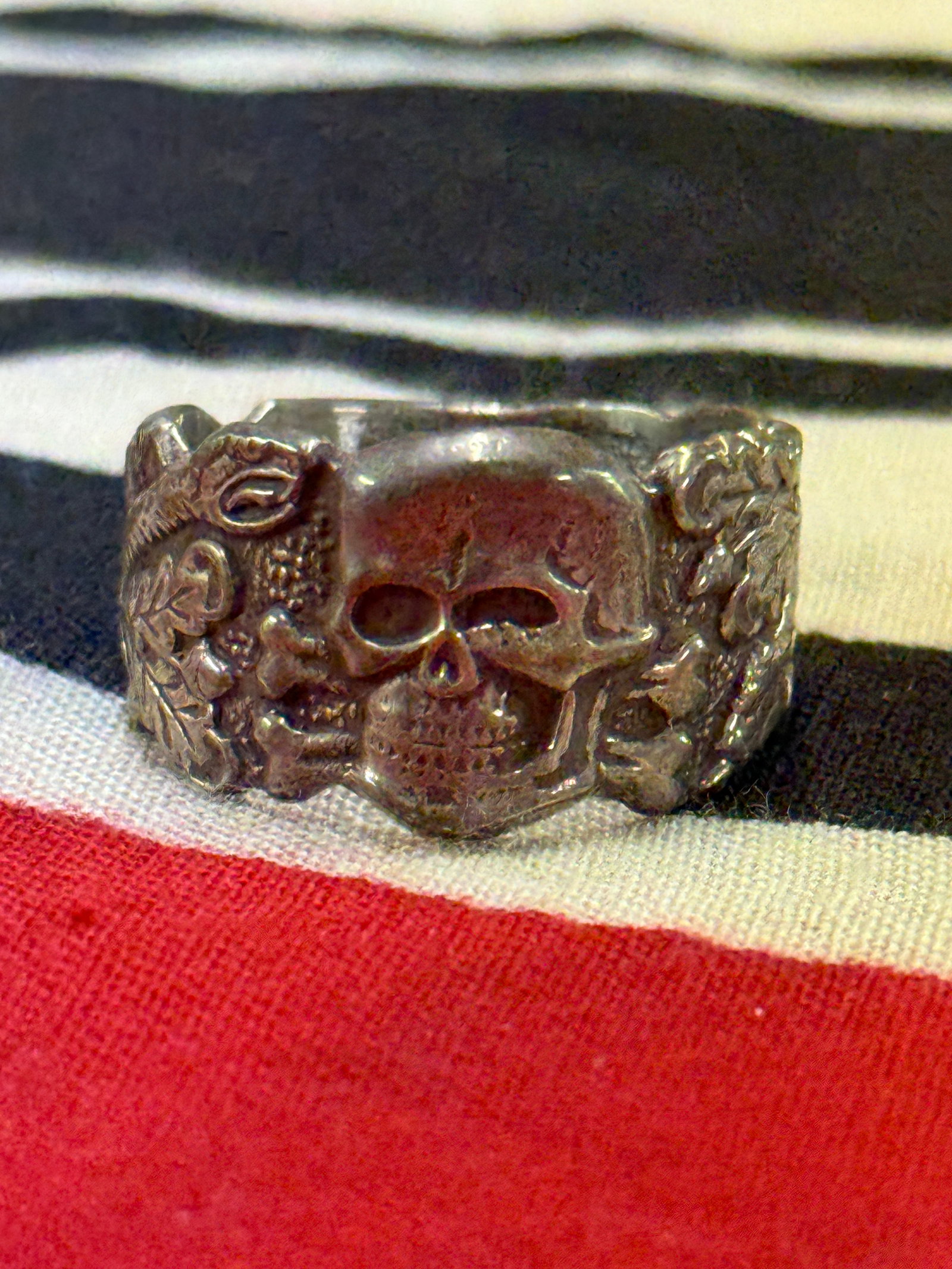 WW2 GERMAN 800 SILVER TOTENKOPF SS ANTI-PARTISAN RING WITH SERIAL #: WW2 GERMAN 800 SILVER TOTENKOPF SS ANTI-PARTISAN RING WITH SERIAL #. AN ULTRA RARE FIND THAT IS IN MINT OVERALL SHAPE AND CONDITION WITH A BEAUTIFUL OVERALL PATINA. SHOWS GOOD WAR AND USE. PLEASE VIEW